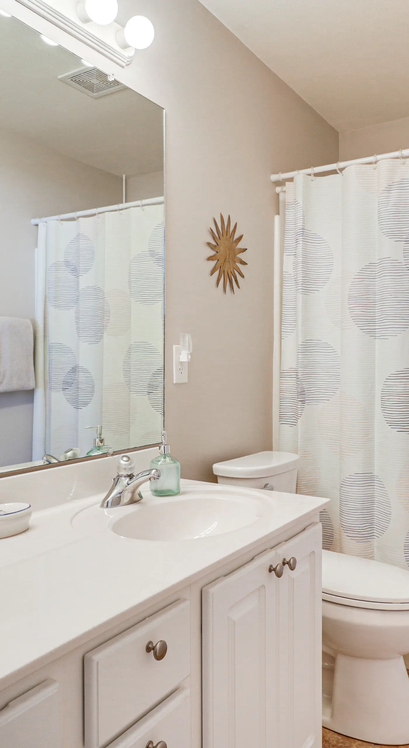 Lake of The Ozarks Condo w/ Pool in Camdenton
