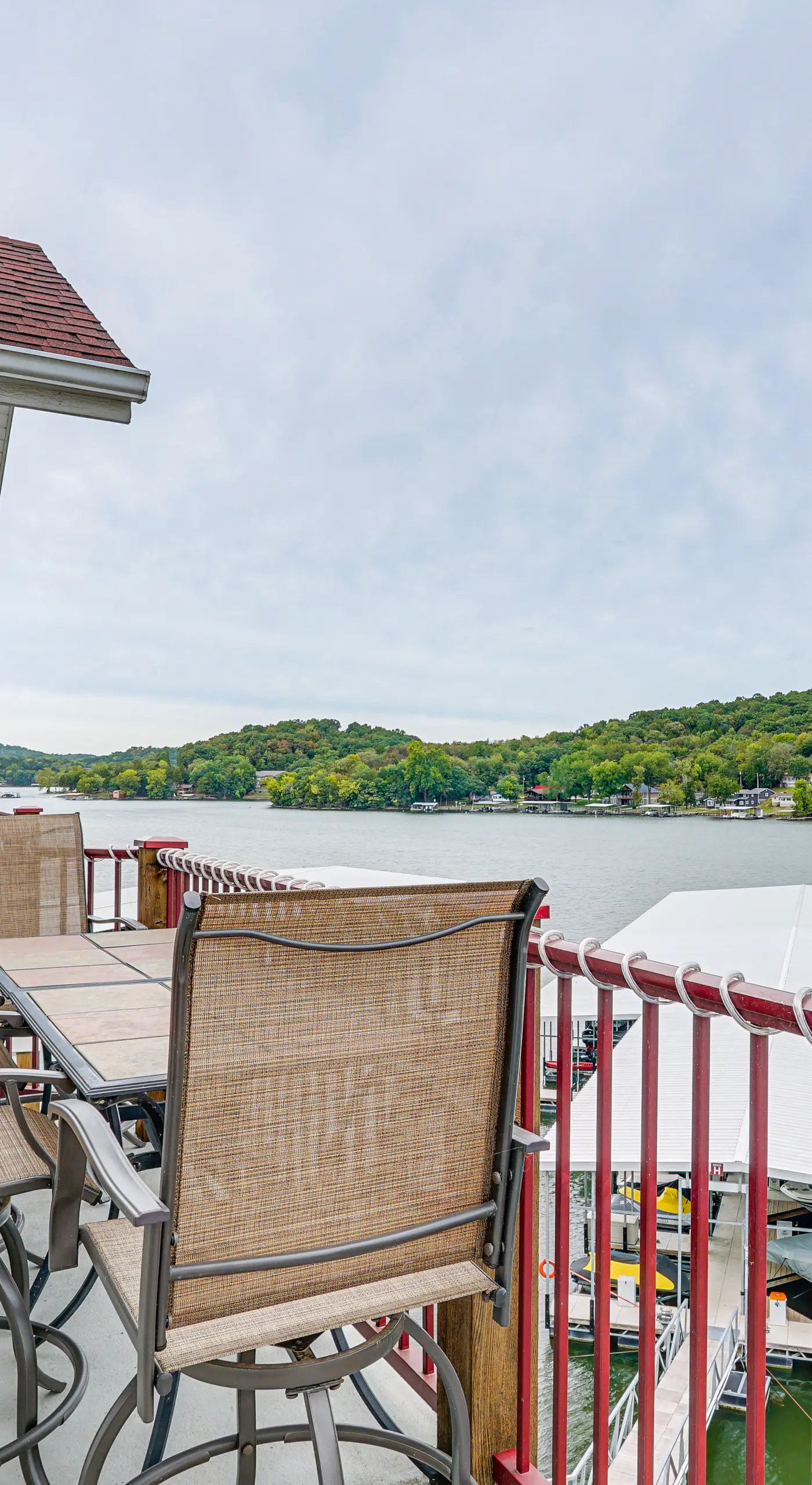 'Lake It Easy' Waterfront Ozarks Condo w/ Balcony!