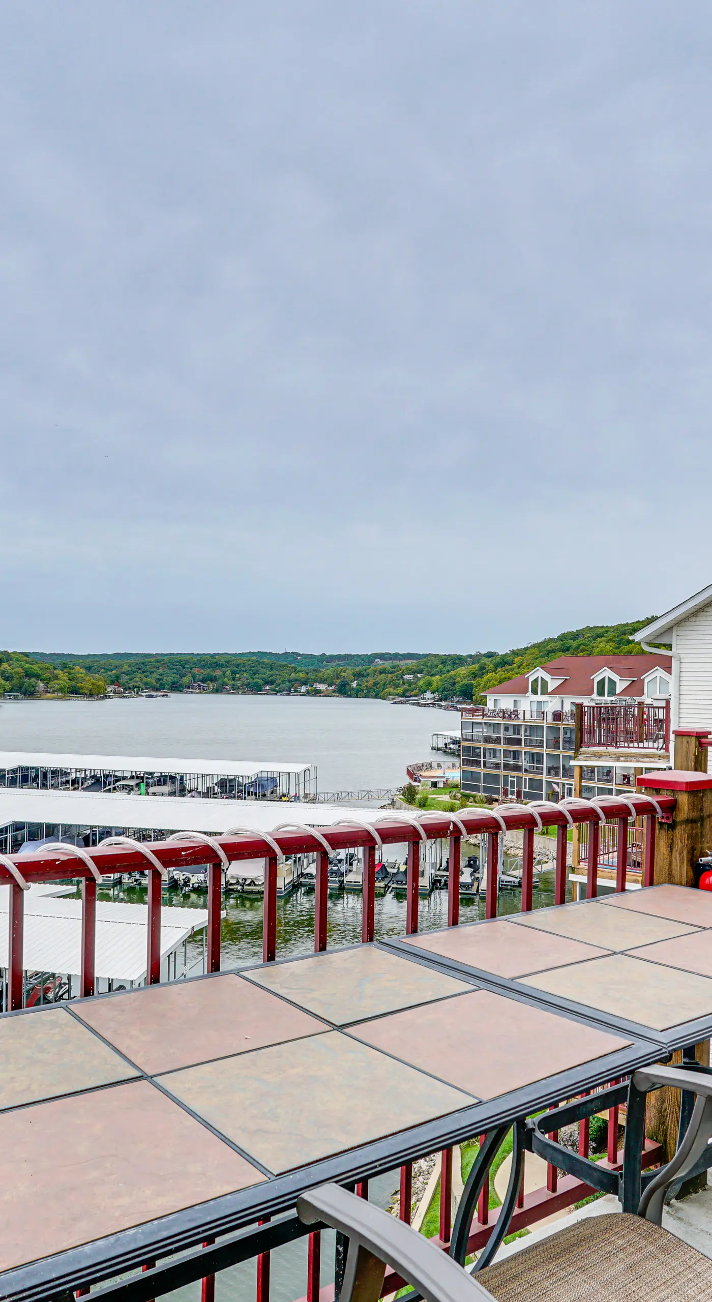 'Lake It Easy' Waterfront Ozarks Condo w/ Balcony!