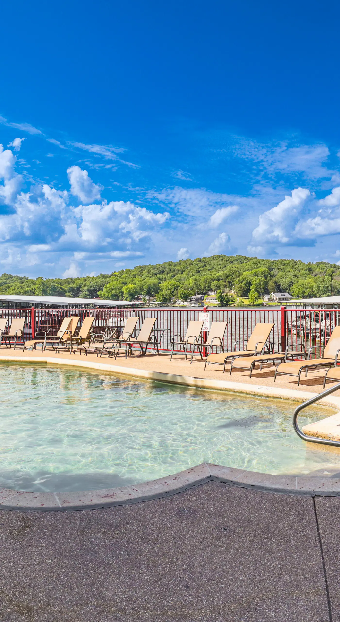 'Lake It Easy' Waterfront Ozarks Condo w/ Balcony!