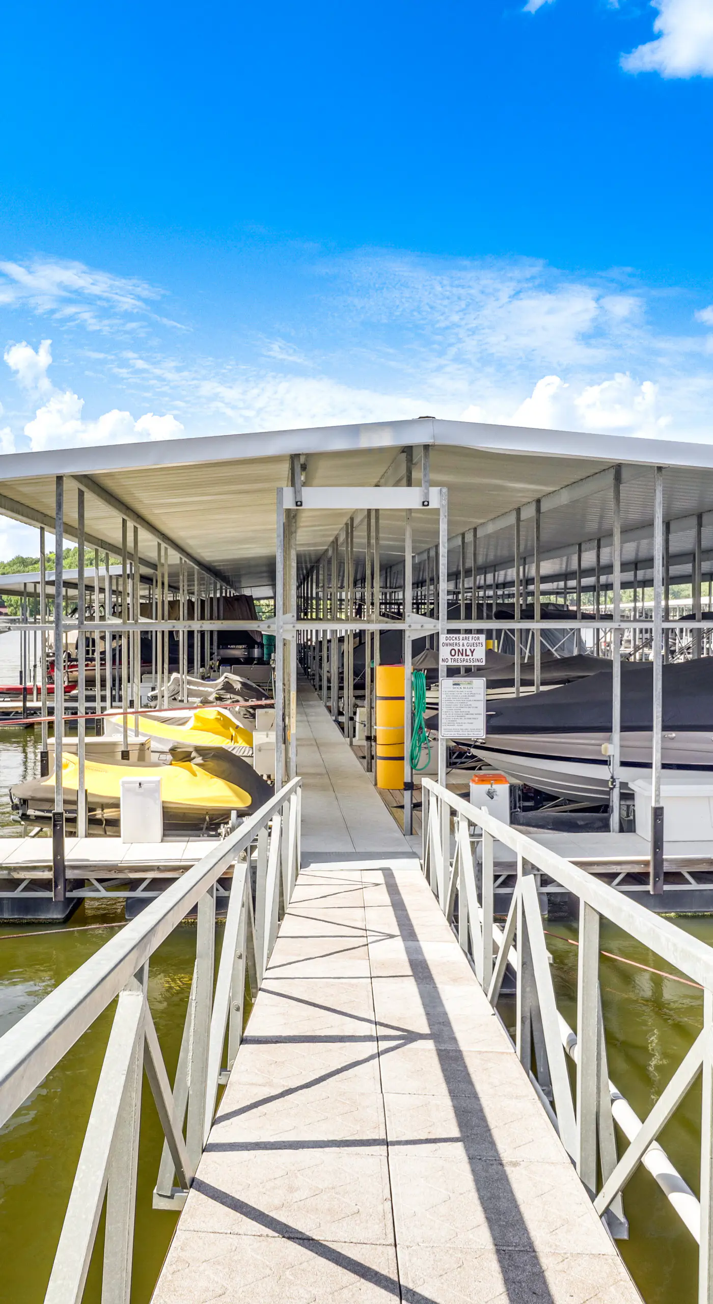 'Lake It Easy' Waterfront Ozarks Condo w/ Balcony!