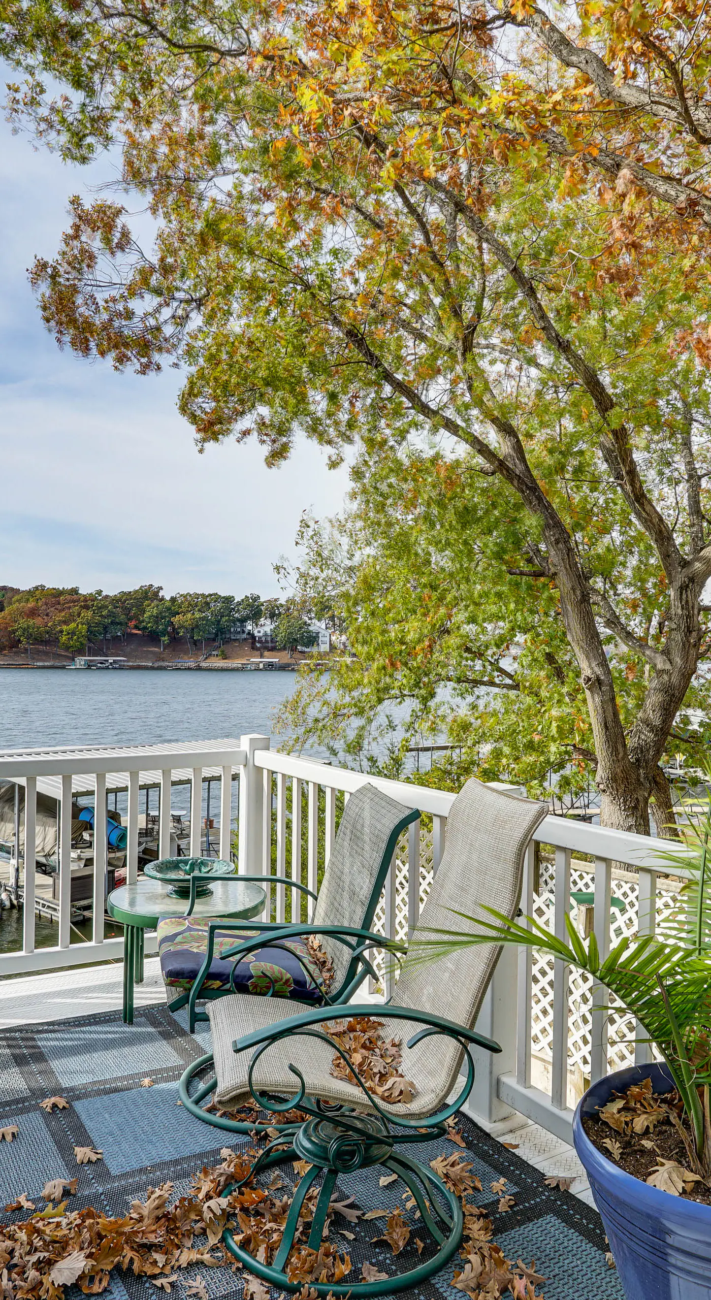 Fireplace, Deck & Grill: Lake Ozark Family Retreat