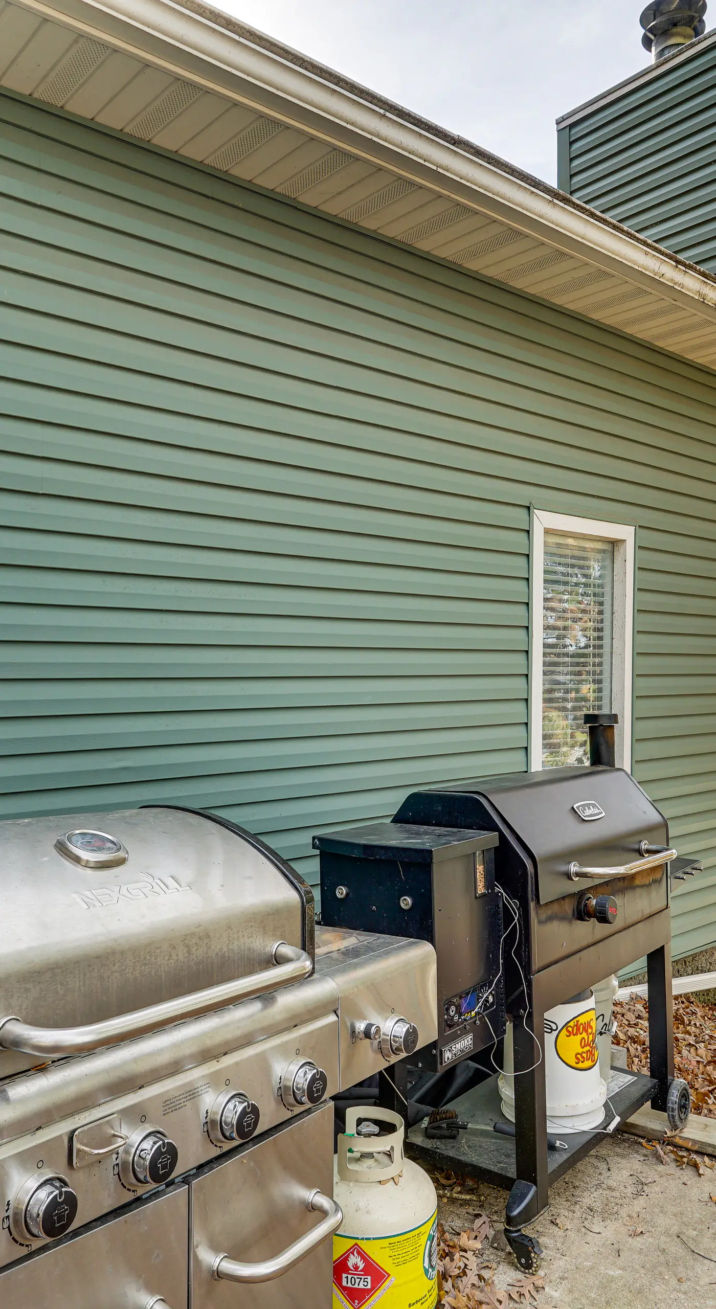 Fireplace, Deck & Grill: Lake Ozark Family Retreat