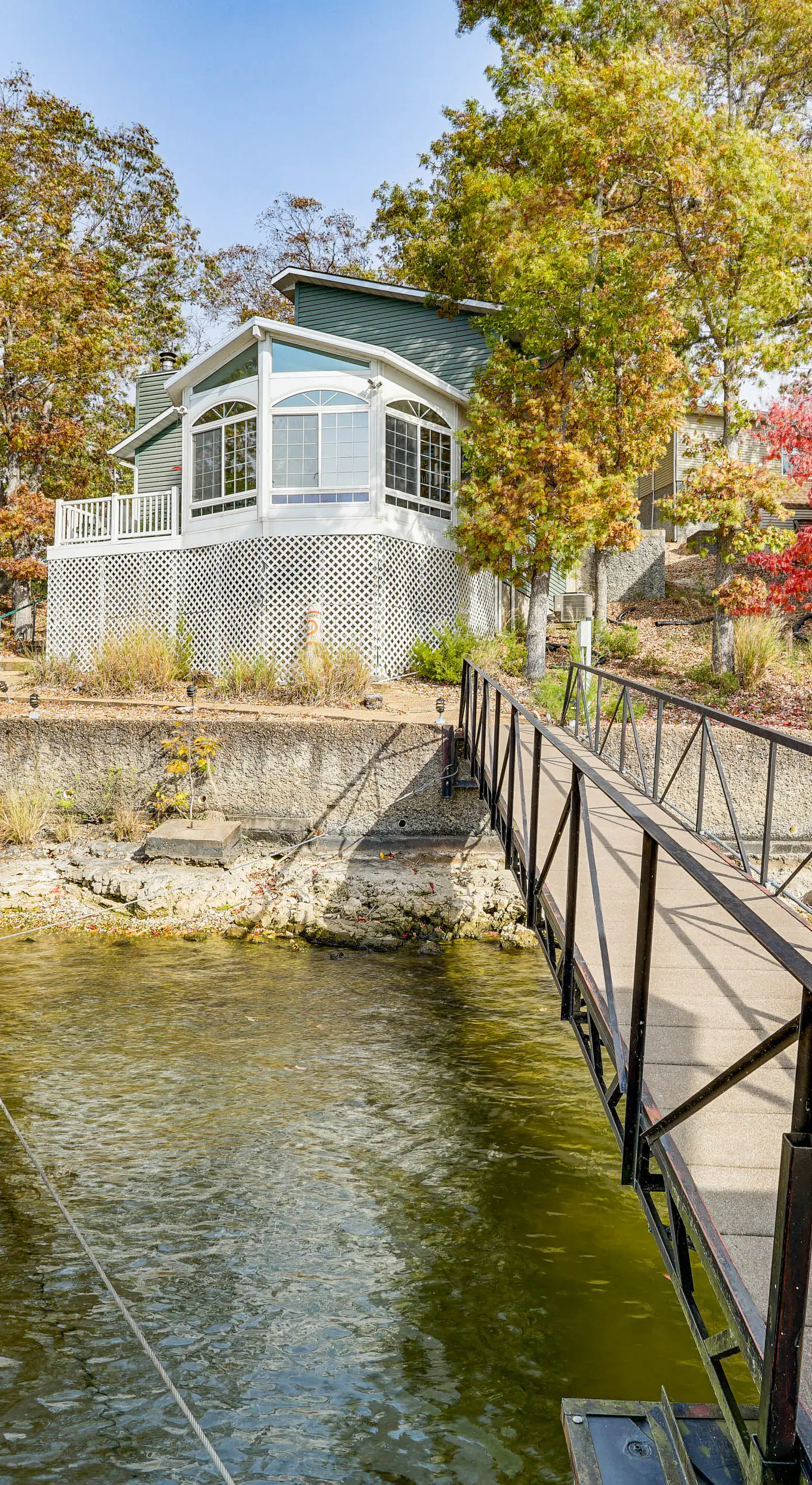 Fireplace, Deck & Grill: Lake Ozark Family Retreat