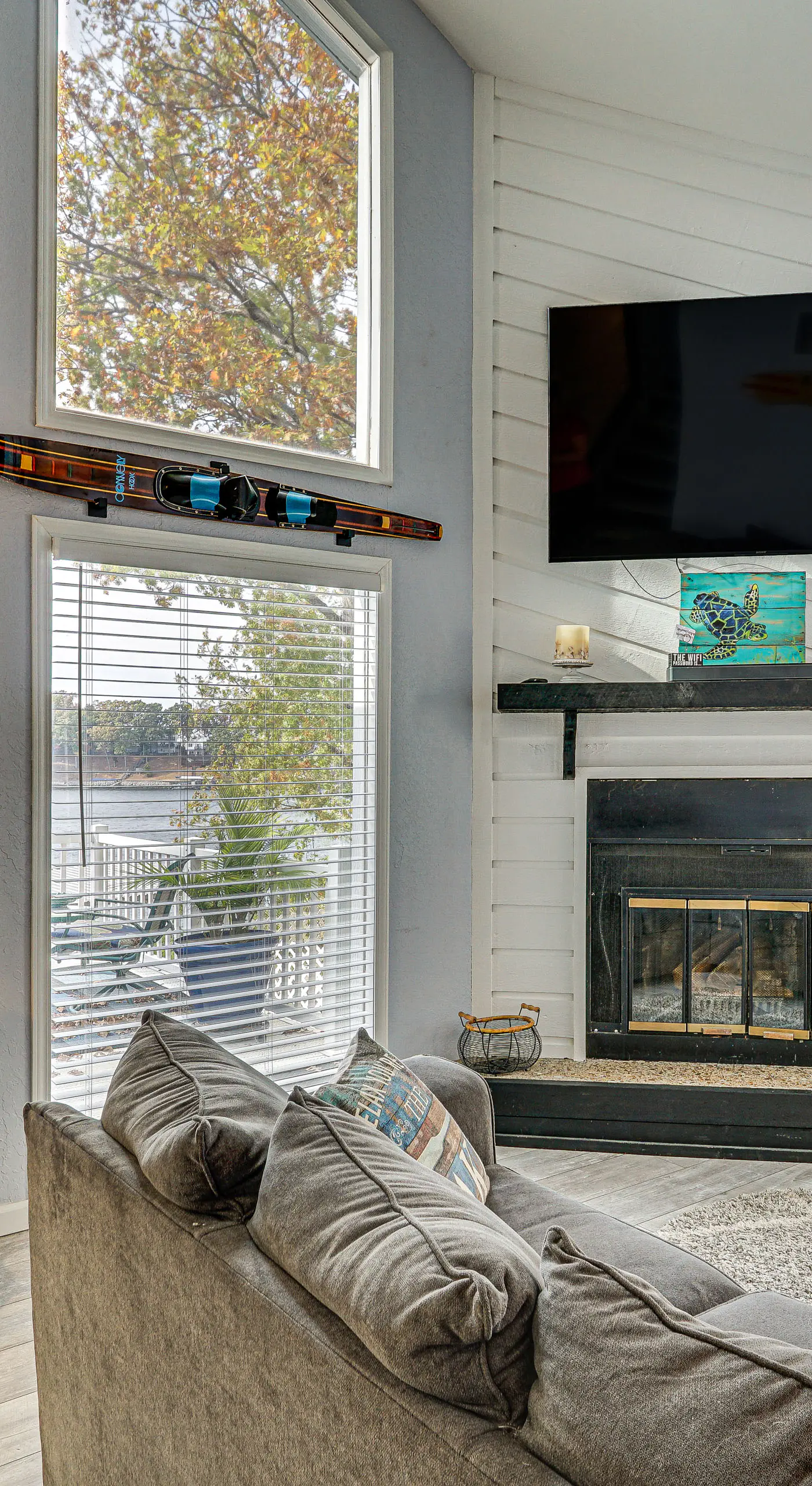 Fireplace, Deck & Grill: Lake Ozark Family Retreat
