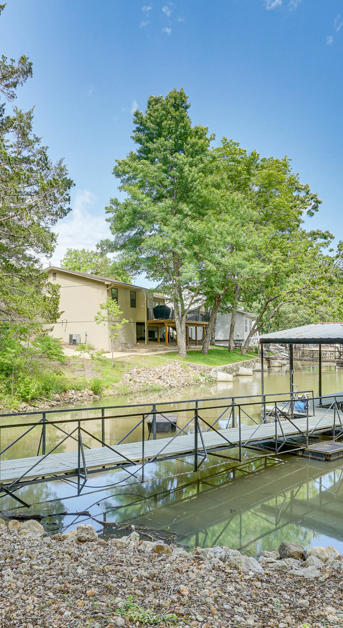 Balcony & Fire Pit: Home on Lake of Ozarks!