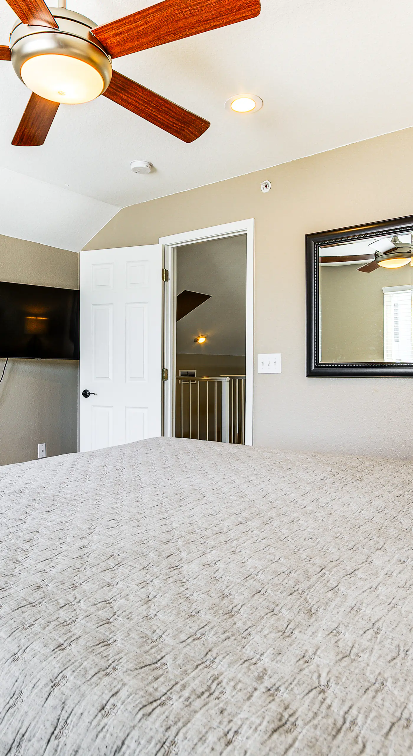 On-Site Lake of the Ozarks Access: Camdenton Condo