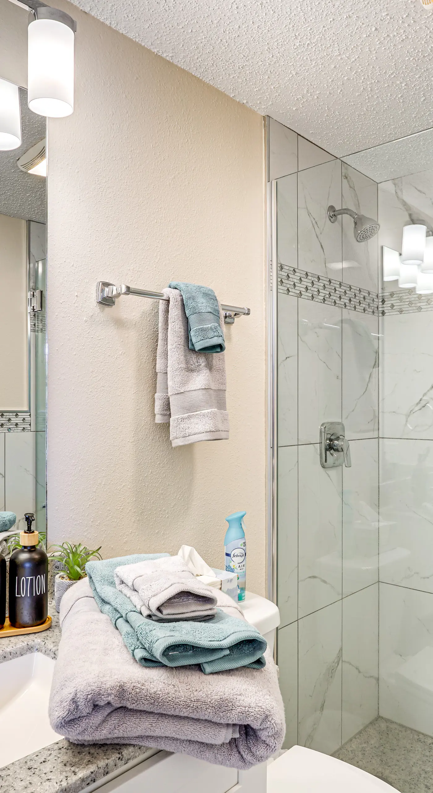 Lake & Pool Access: Lazy Days Condo w/ Balcony!