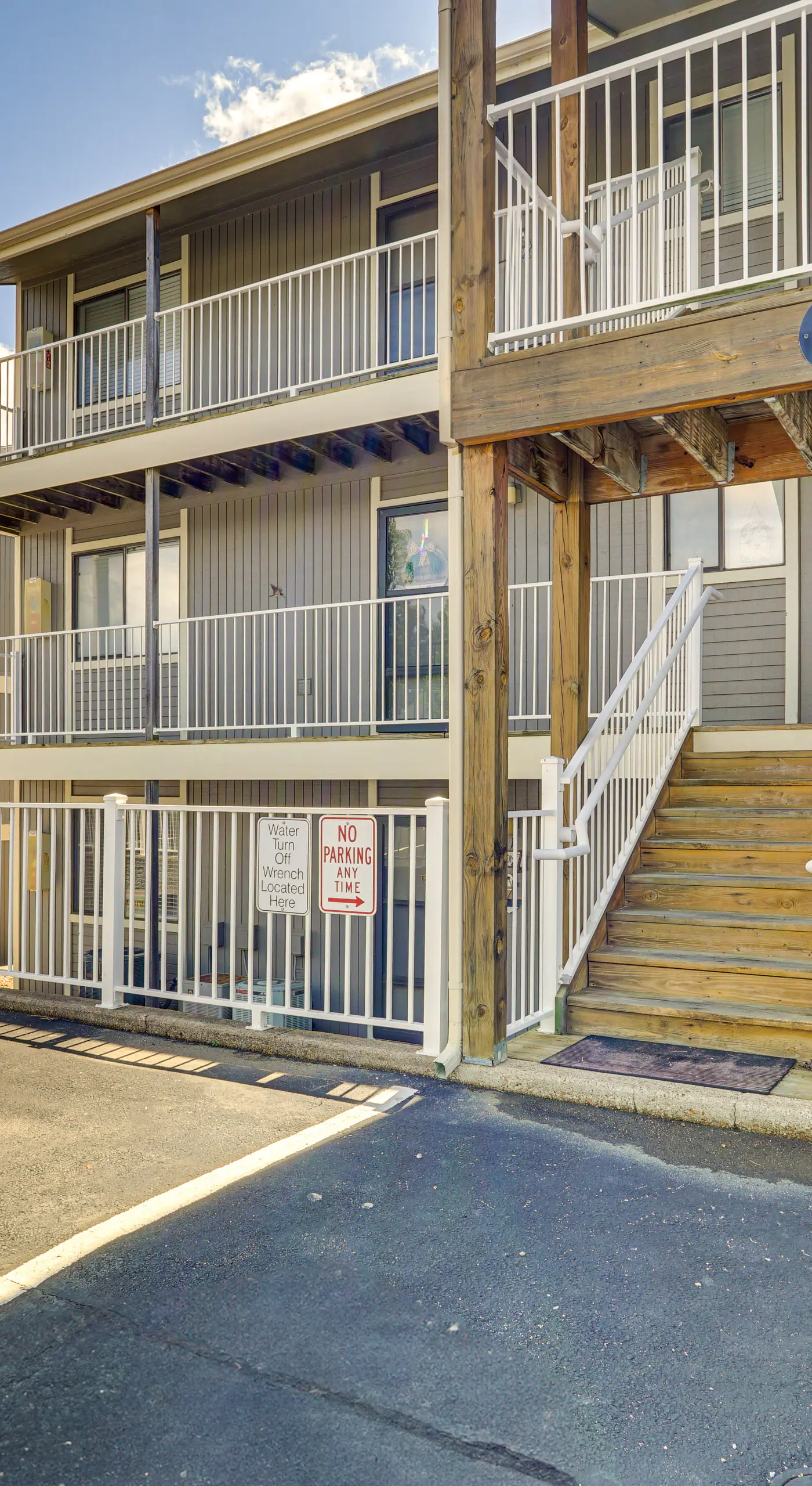 Lake & Pool Access: Lazy Days Condo w/ Balcony!