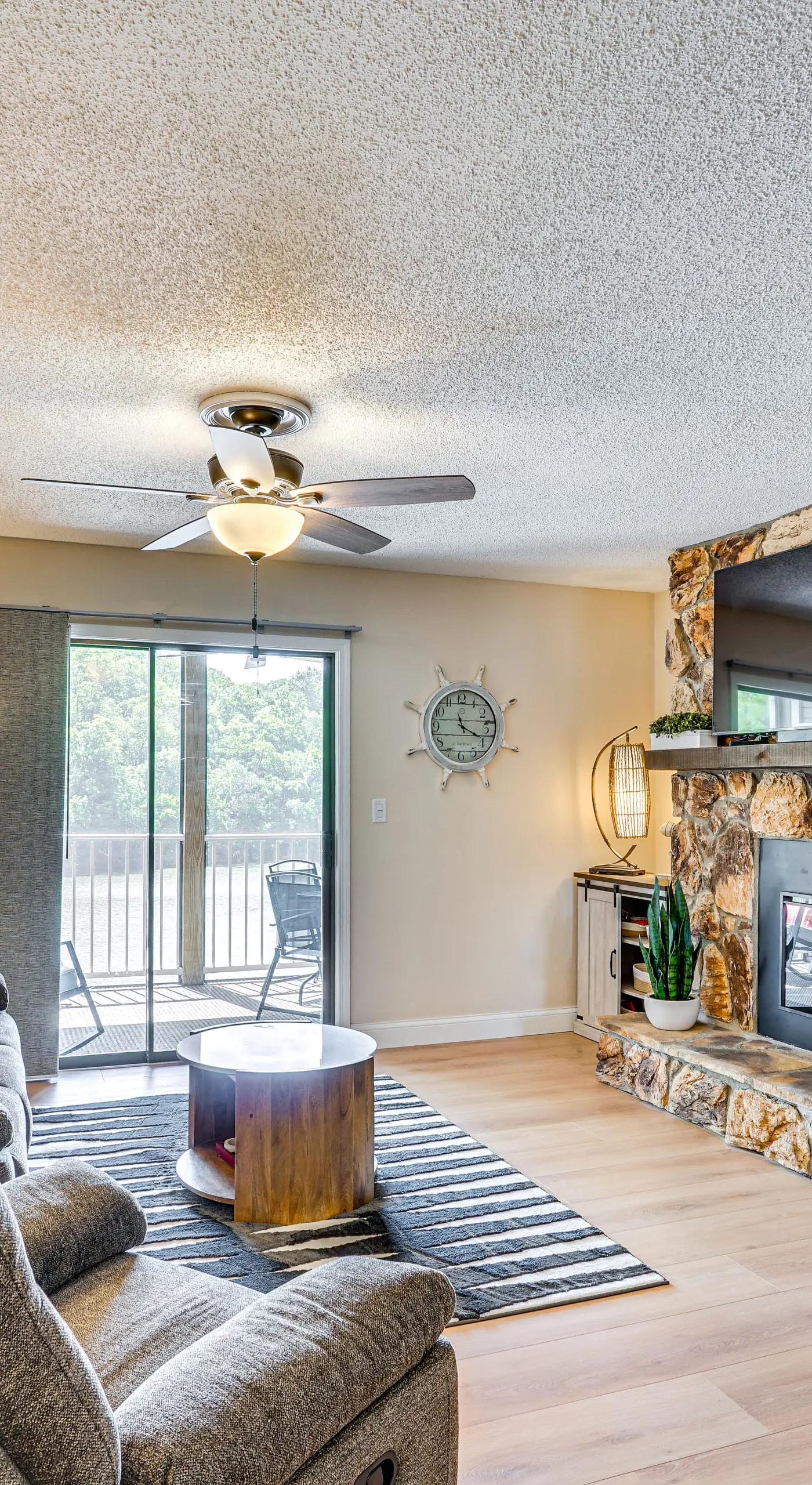 Lake & Pool Access: Lazy Days Condo w/ Balcony!