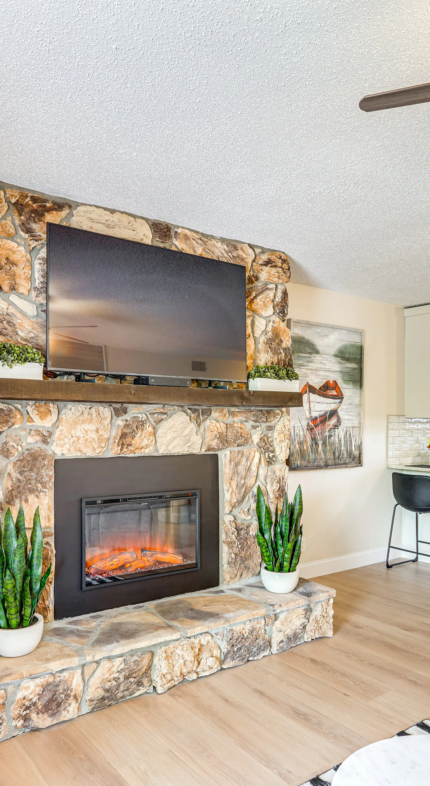 Lake & Pool Access: Lazy Days Condo w/ Balcony!