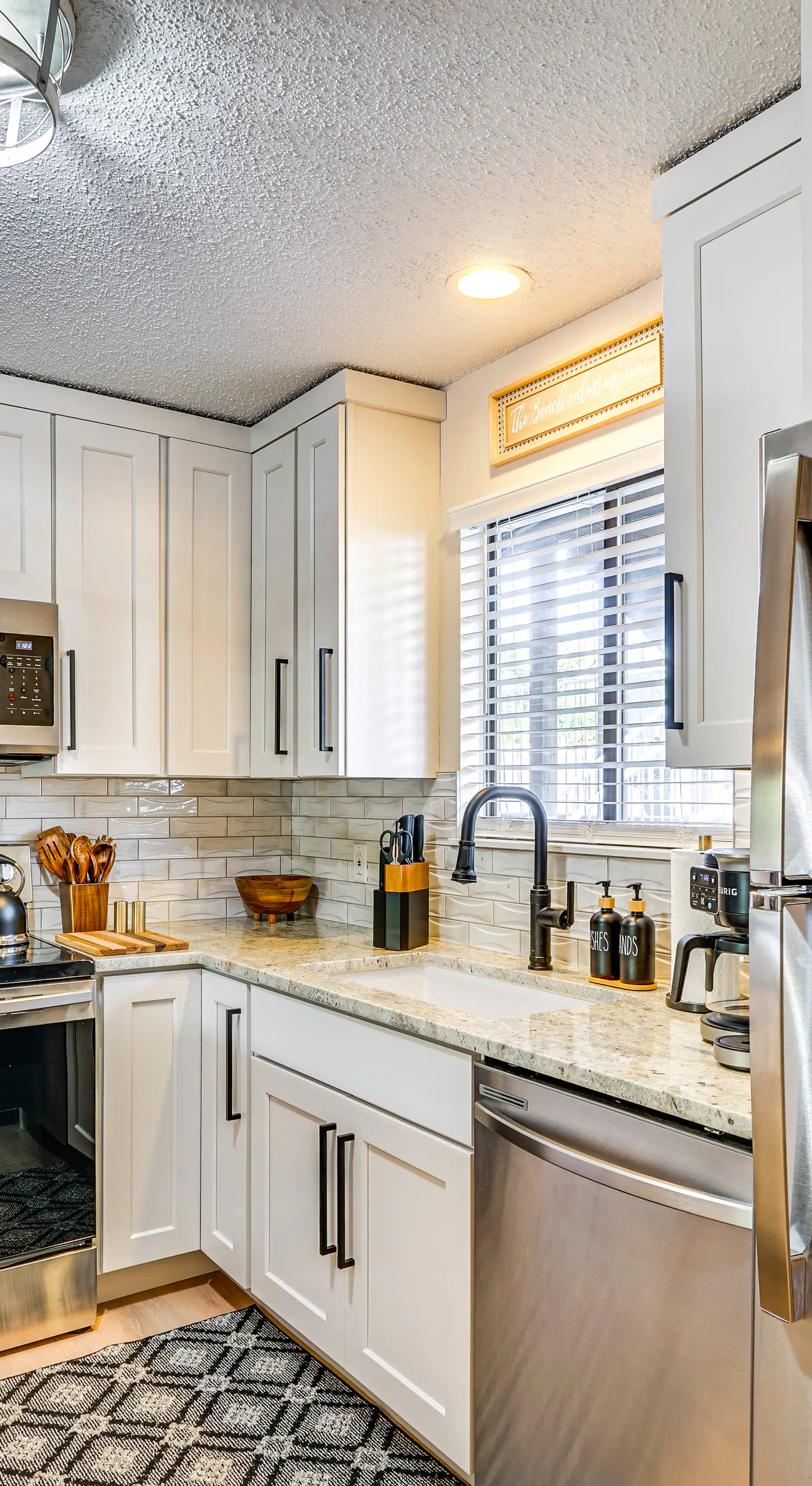 Lake & Pool Access: Lazy Days Condo w/ Balcony!