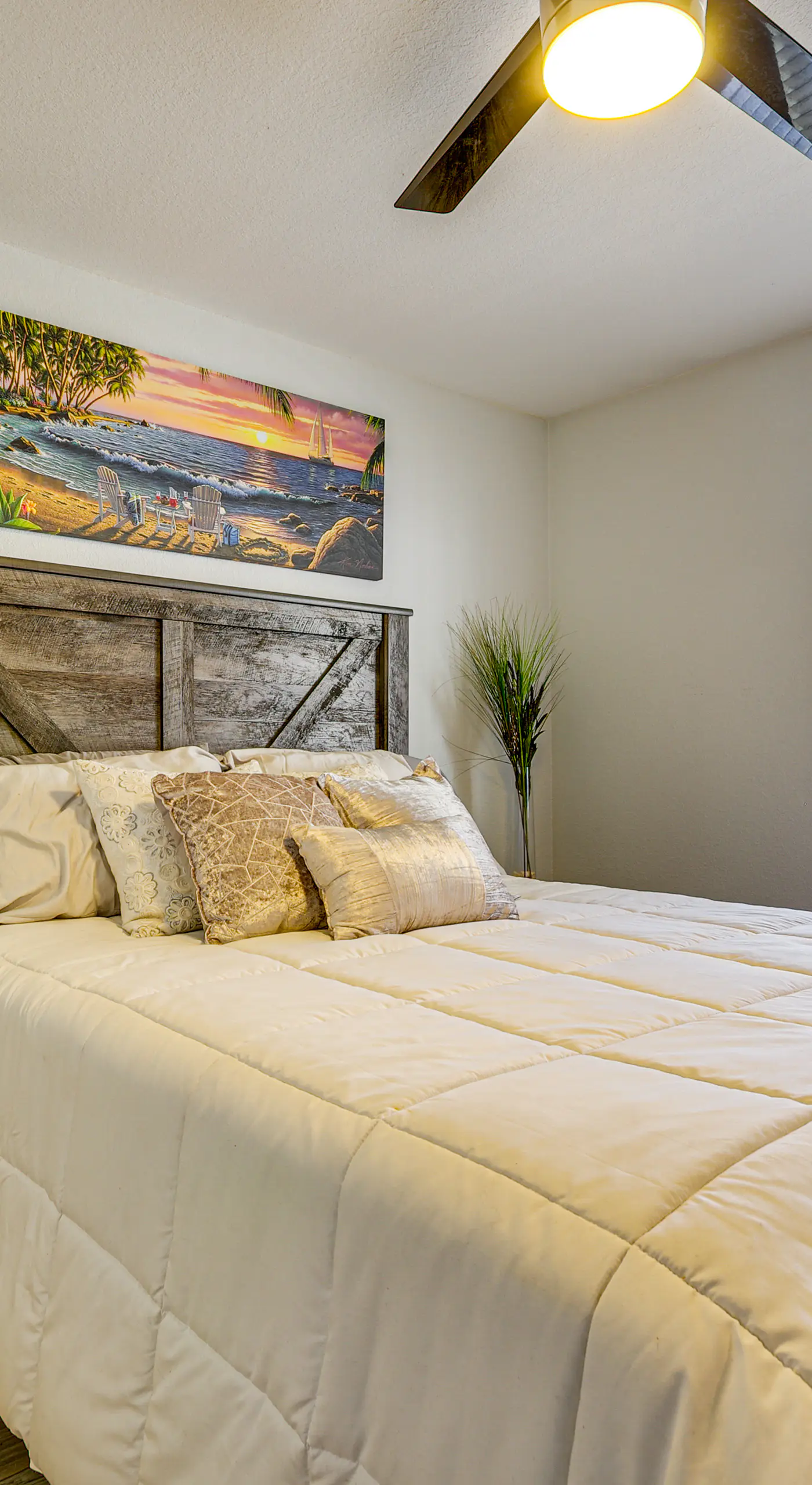 Balcony w/ Marina Views: Lake Ozark Hideaway!