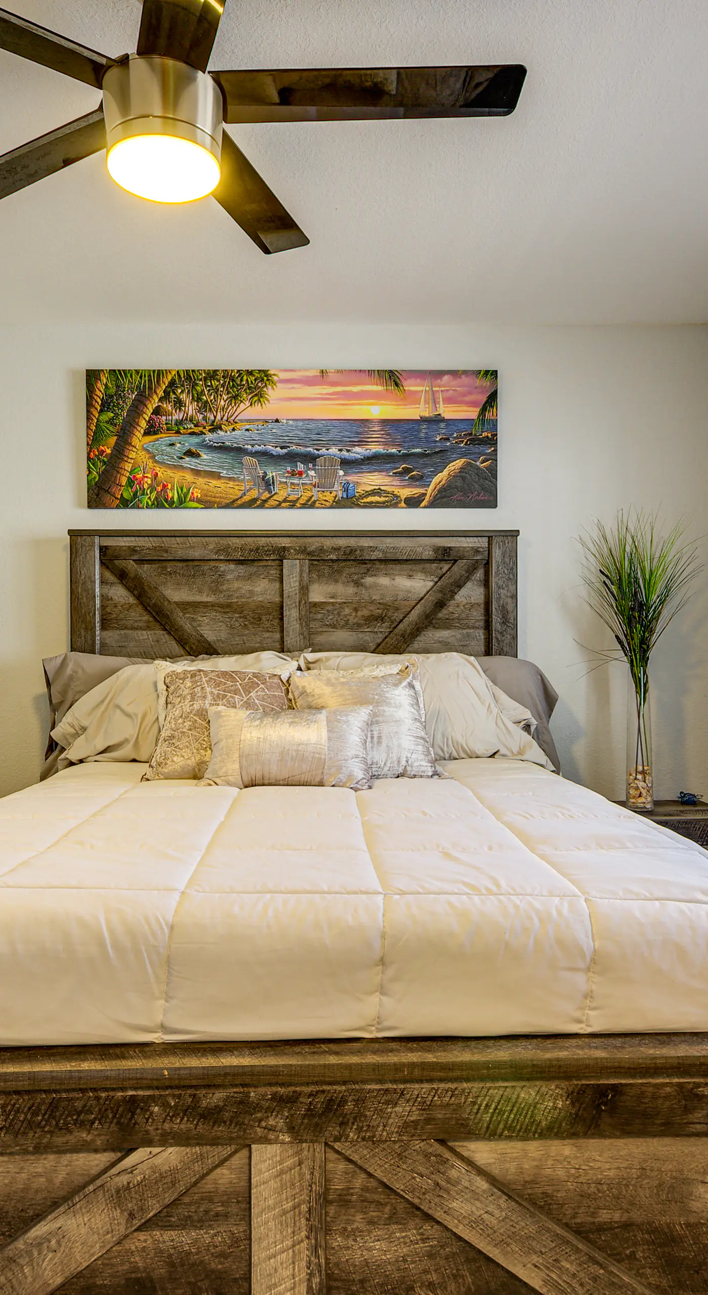 Balcony w/ Marina Views: Lake Ozark Hideaway!