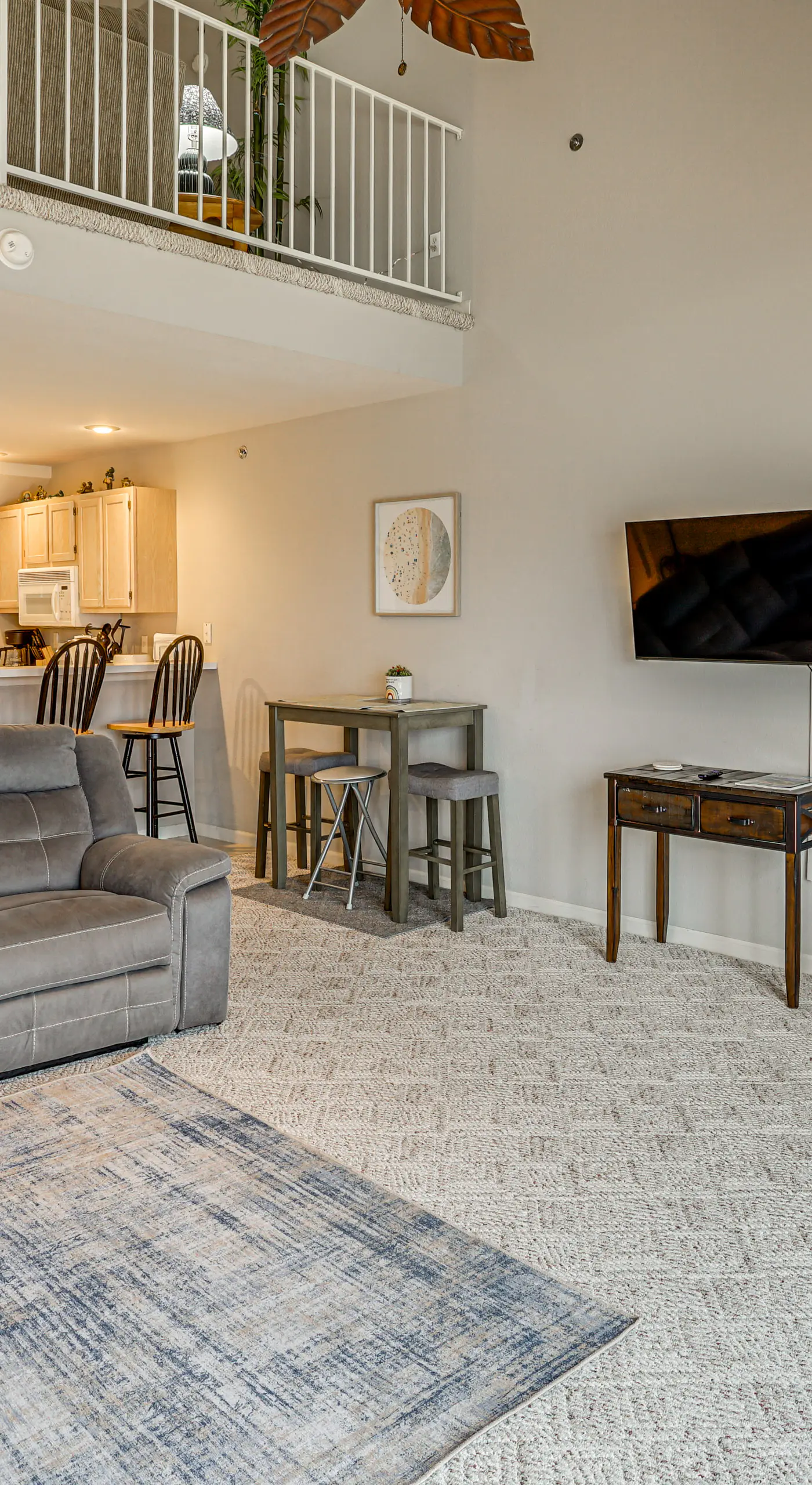 Pool & Beach Access: Lake of the Ozarks Condo