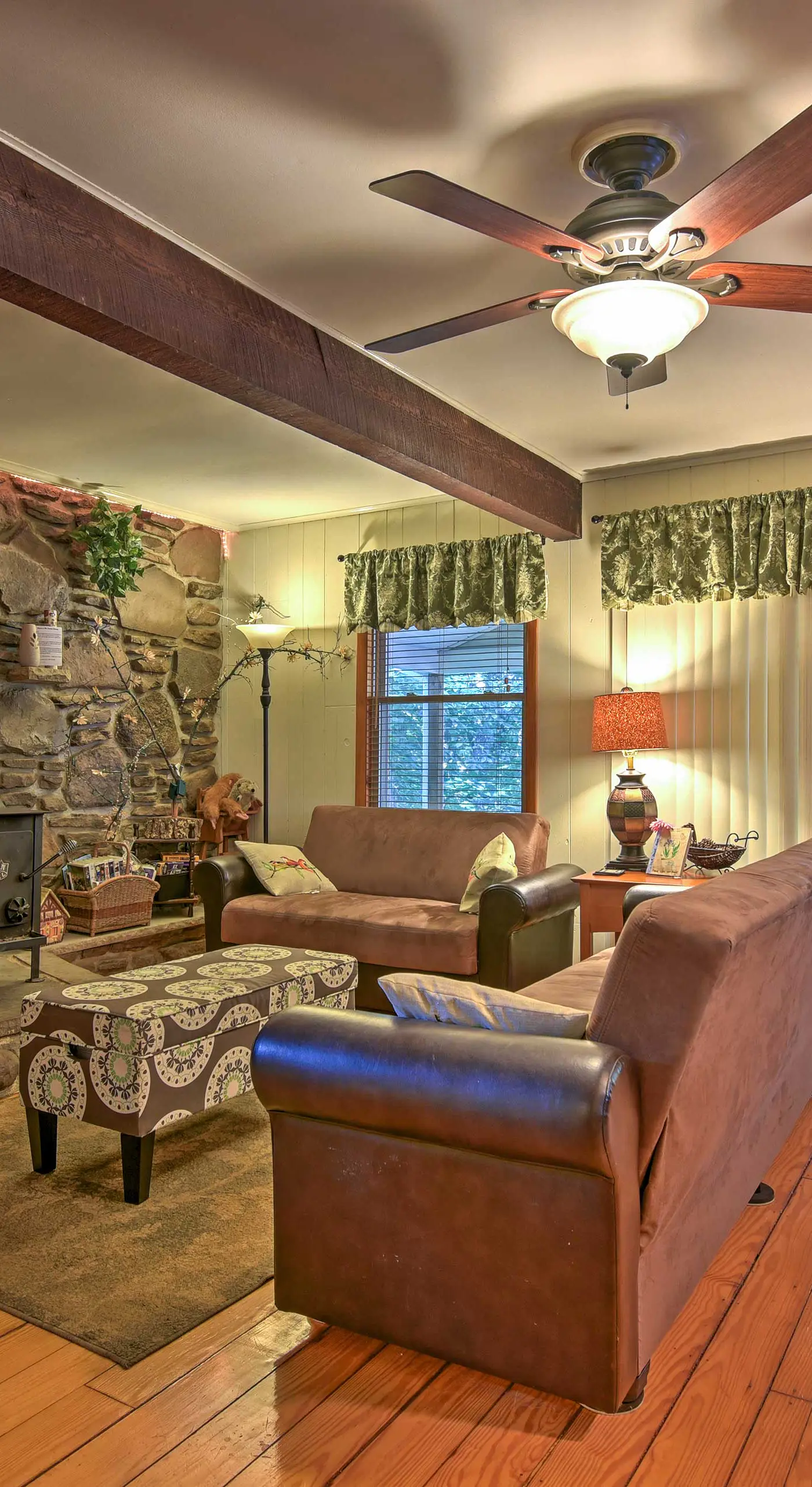1 Mi to Lake Wallenpaupack: Pocono Mountain Home!