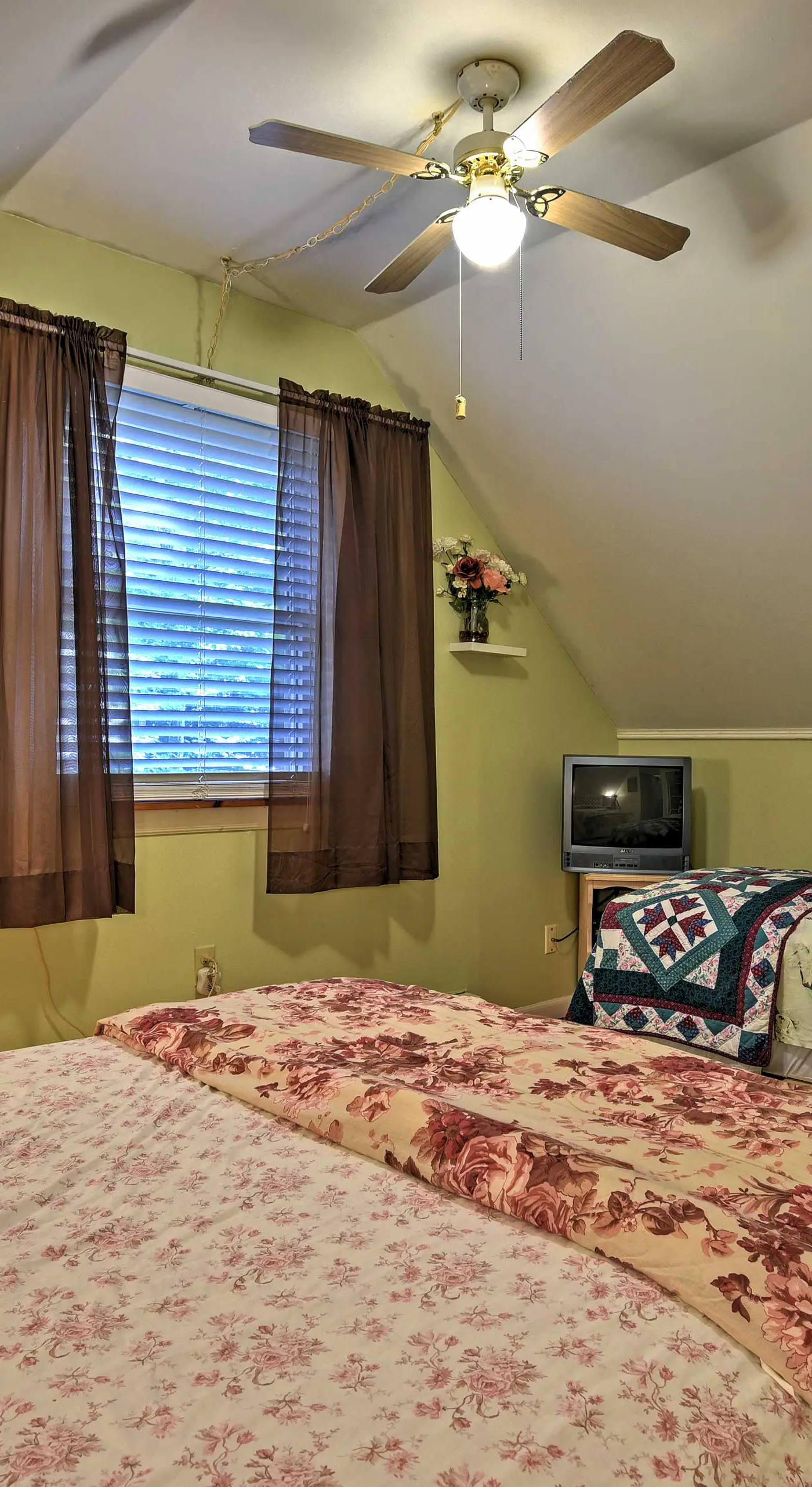 1 Mi to Lake Wallenpaupack: Pocono Mountain Home!