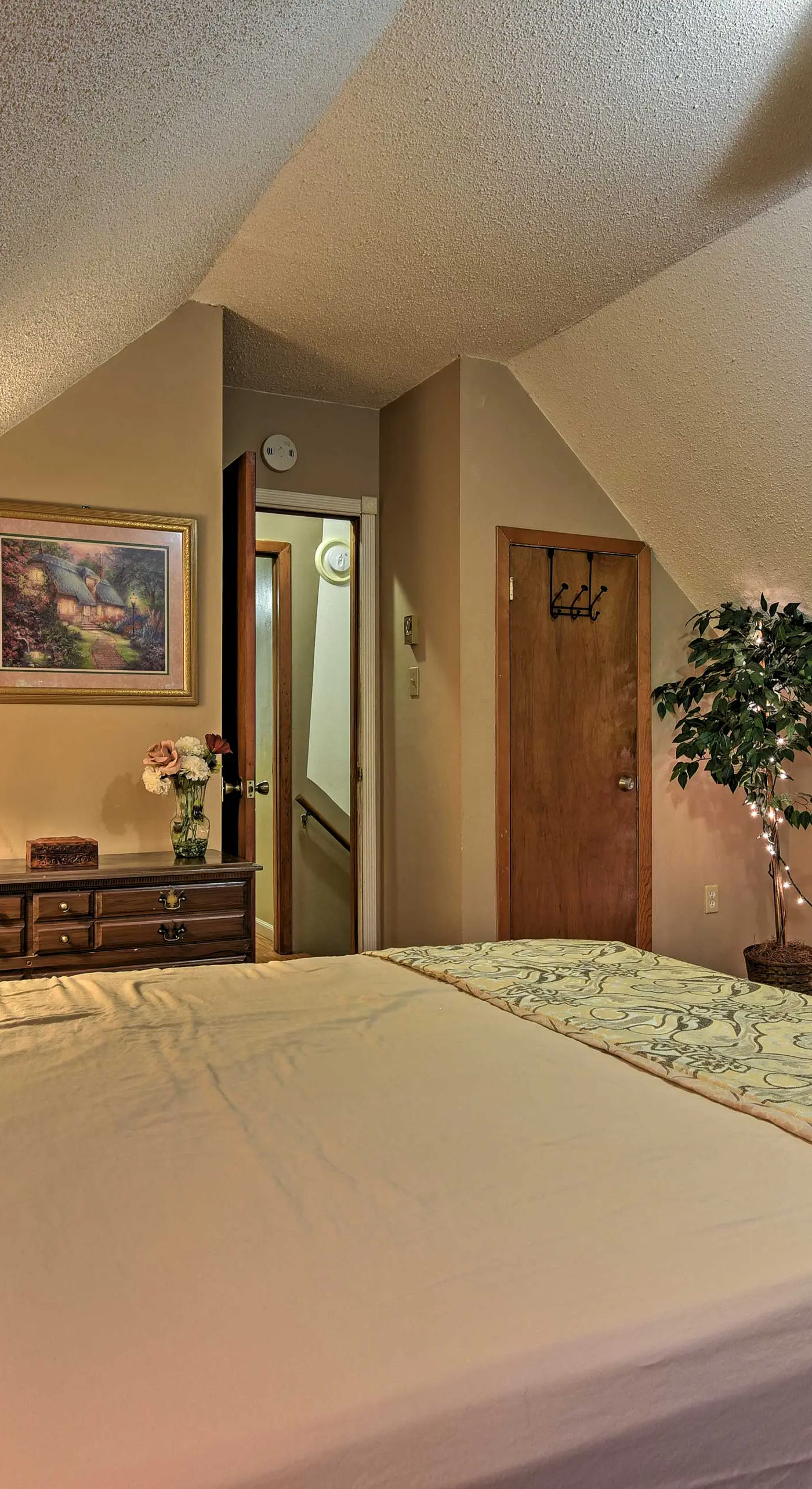 1 Mi to Lake Wallenpaupack: Pocono Mountain Home!
