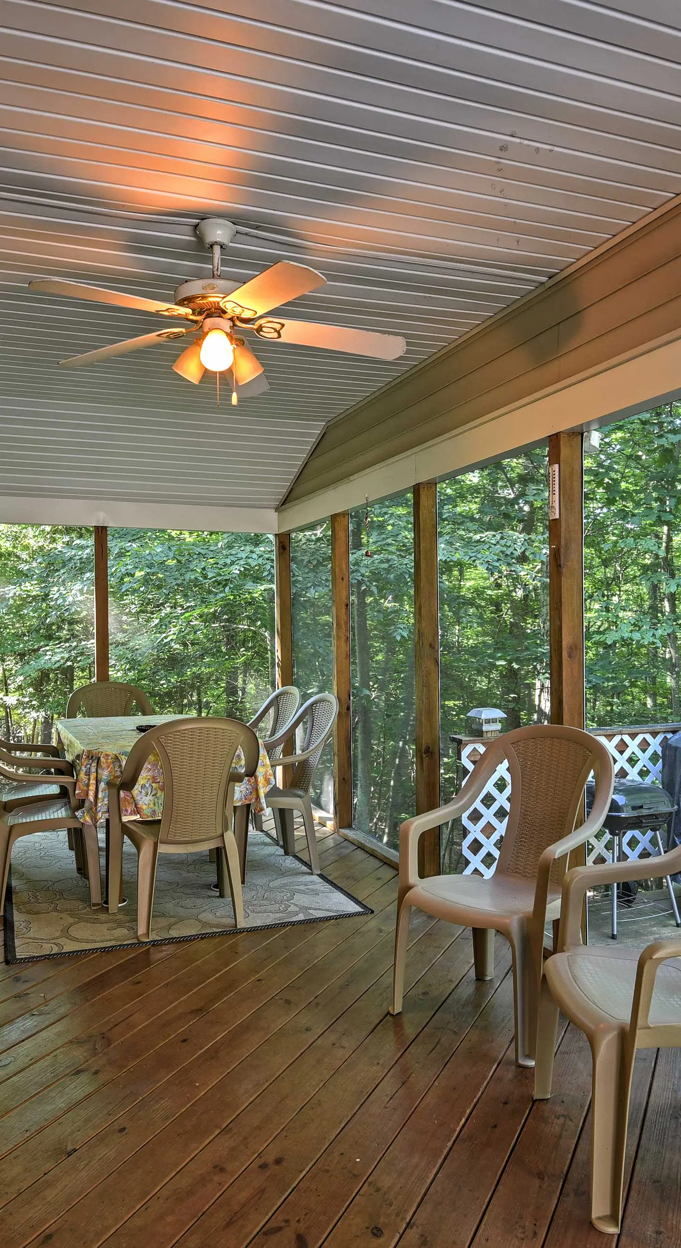 1 Mi to Lake Wallenpaupack: Pocono Mountain Home!
