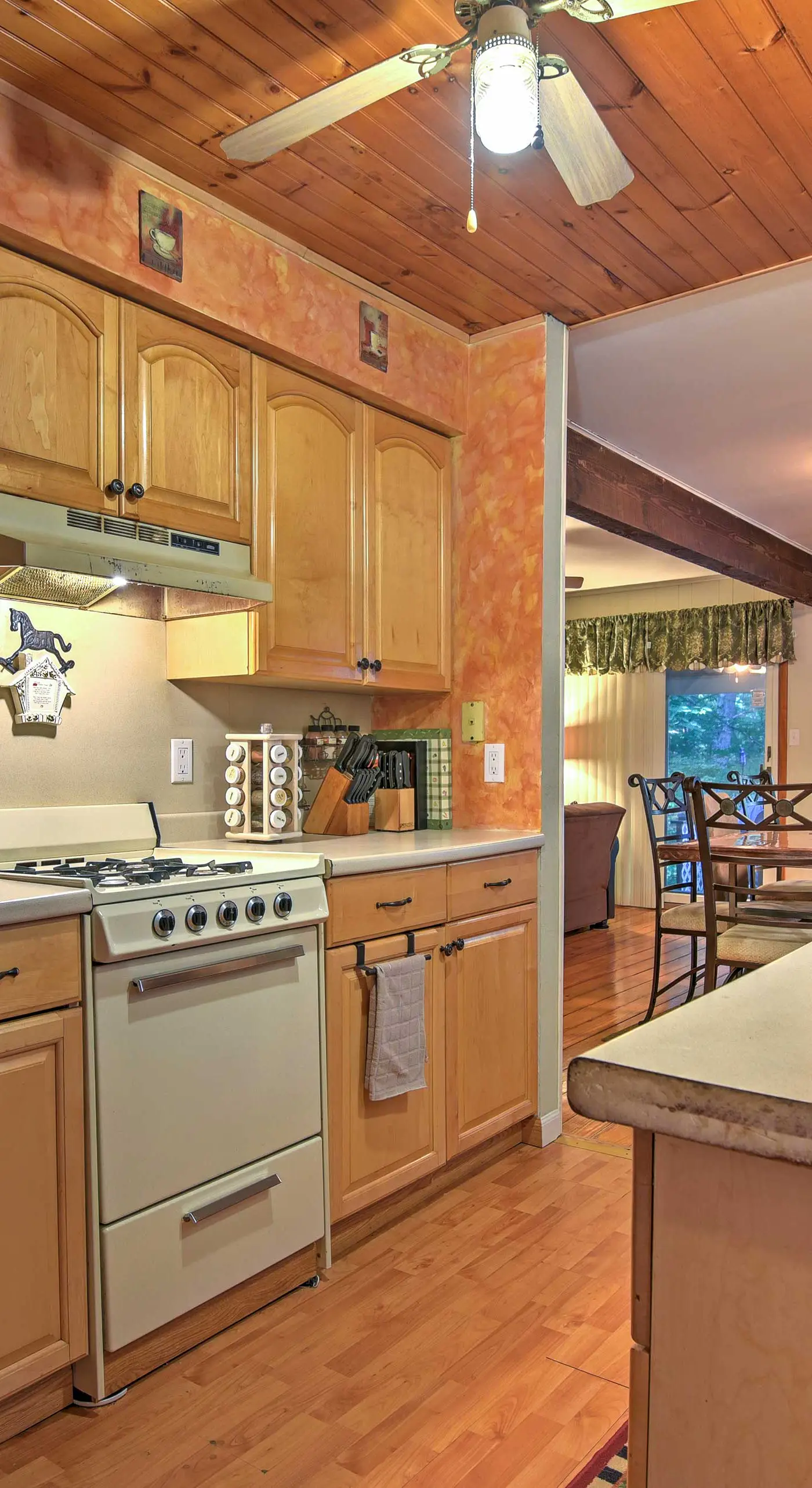 1 Mi to Lake Wallenpaupack: Pocono Mountain Home!