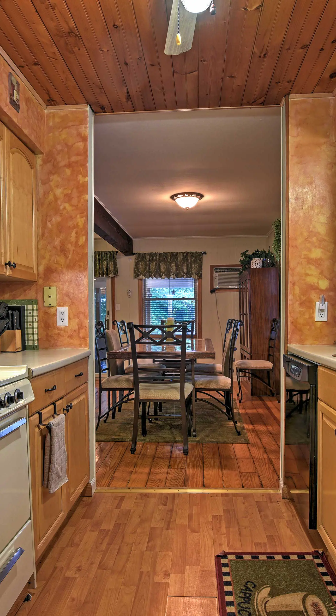1 Mi to Lake Wallenpaupack: Pocono Mountain Home!