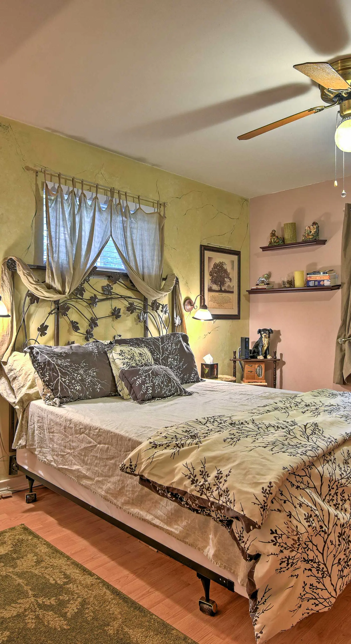 1 Mi to Lake Wallenpaupack: Pocono Mountain Home!