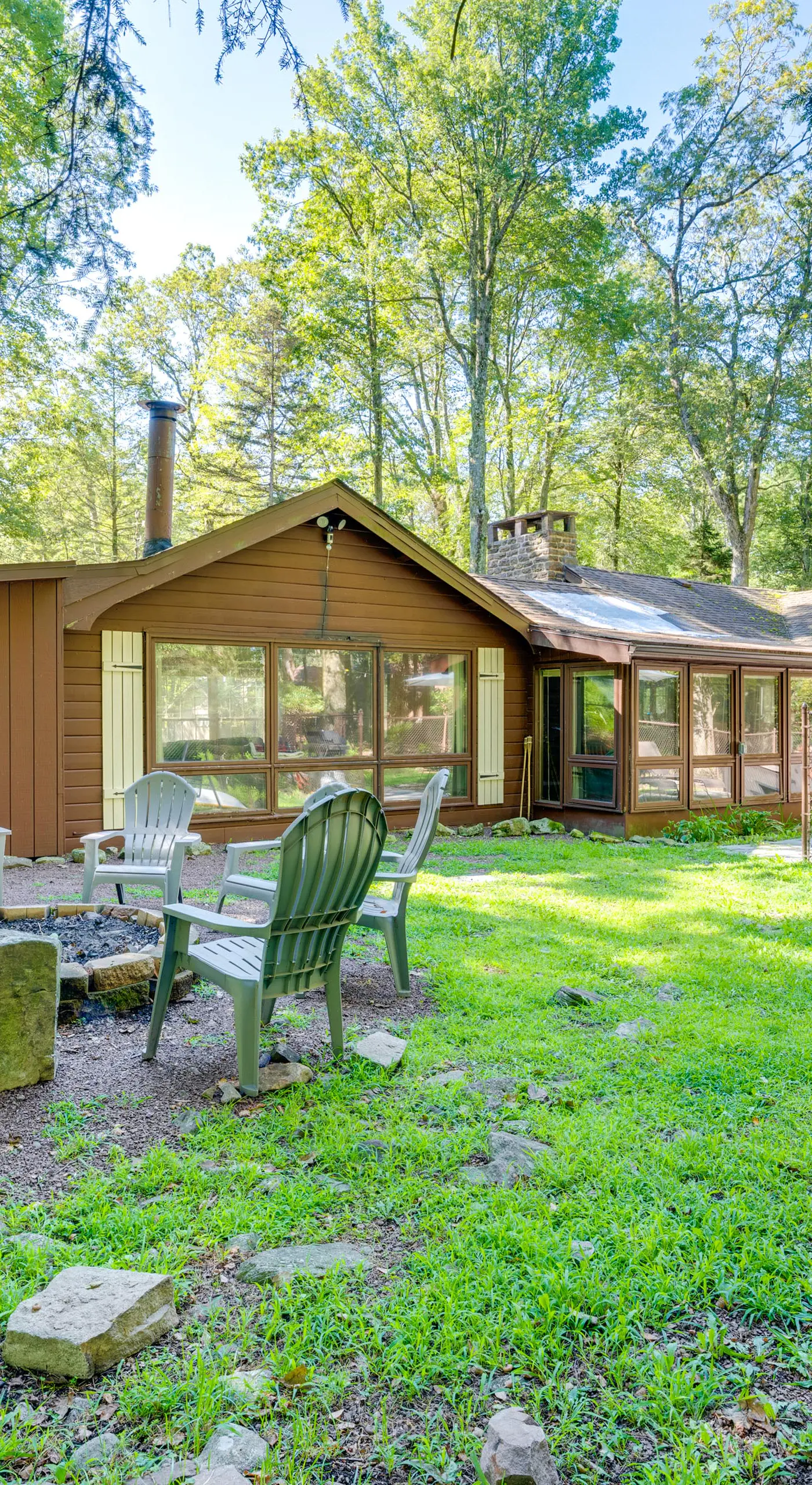 3 Mi to Slopes! Hot Tub Haven Near Lake Harmony