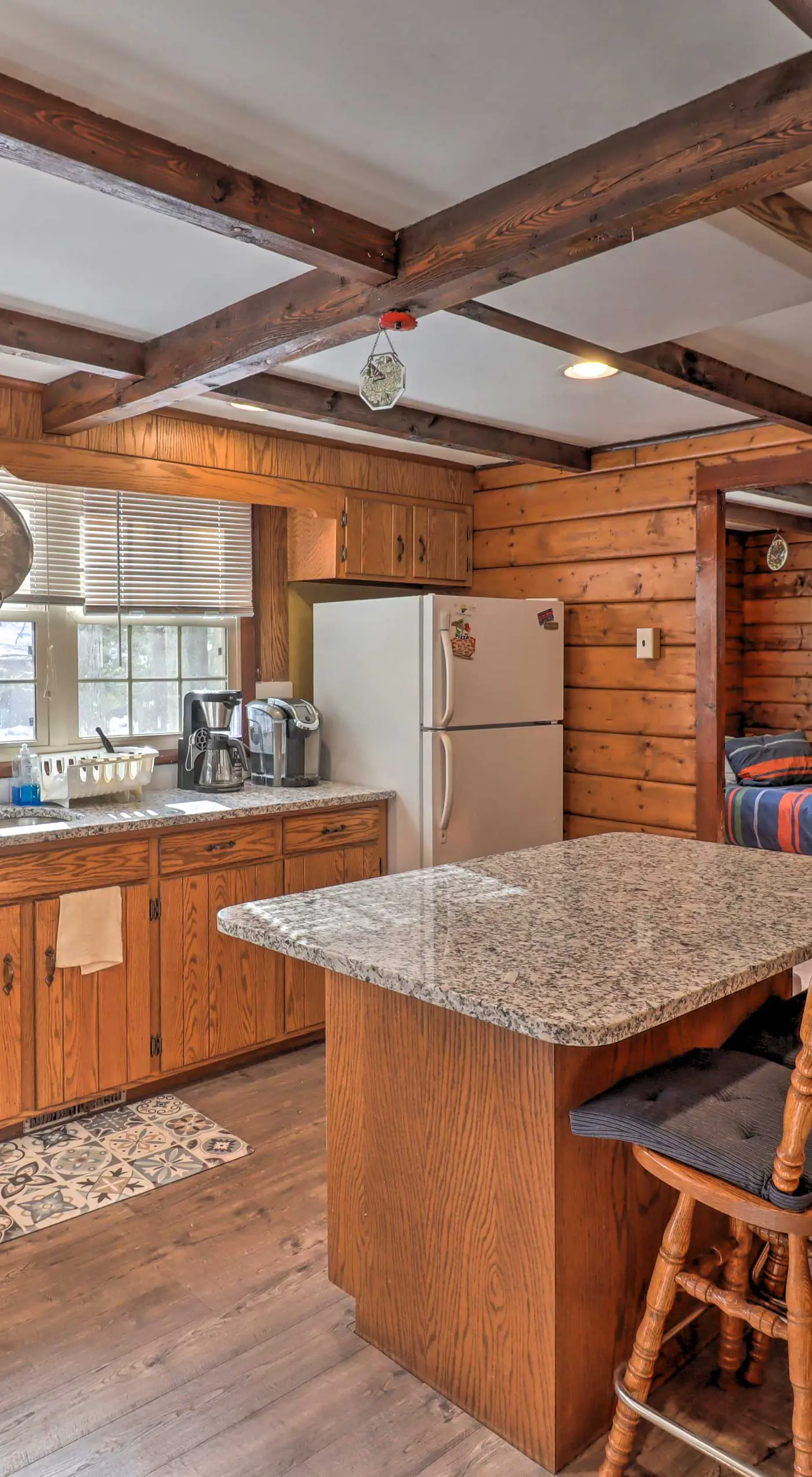 3 Mi to Slopes! Hot Tub Haven Near Lake Harmony