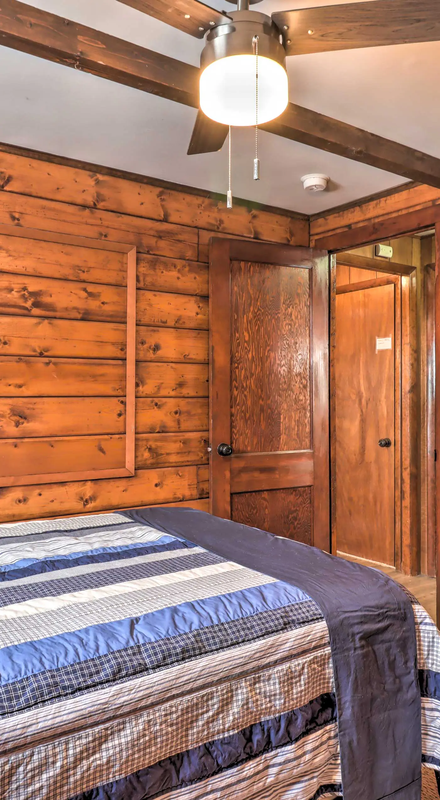 3 Mi to Slopes! Hot Tub Haven Near Lake Harmony