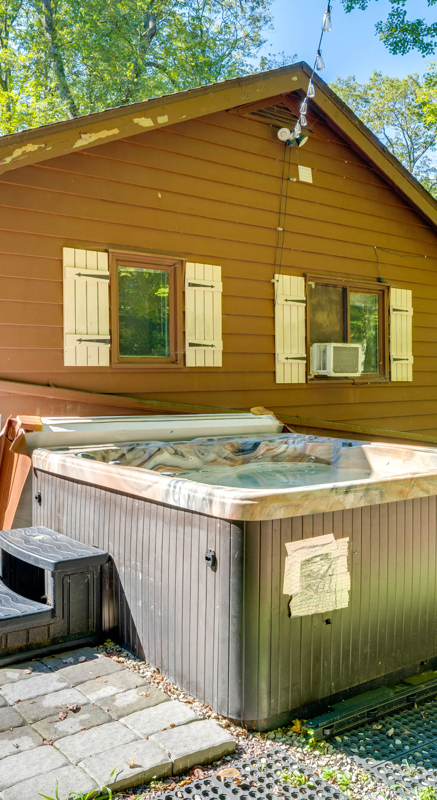 3 Mi to Slopes! Hot Tub Haven Near Lake Harmony