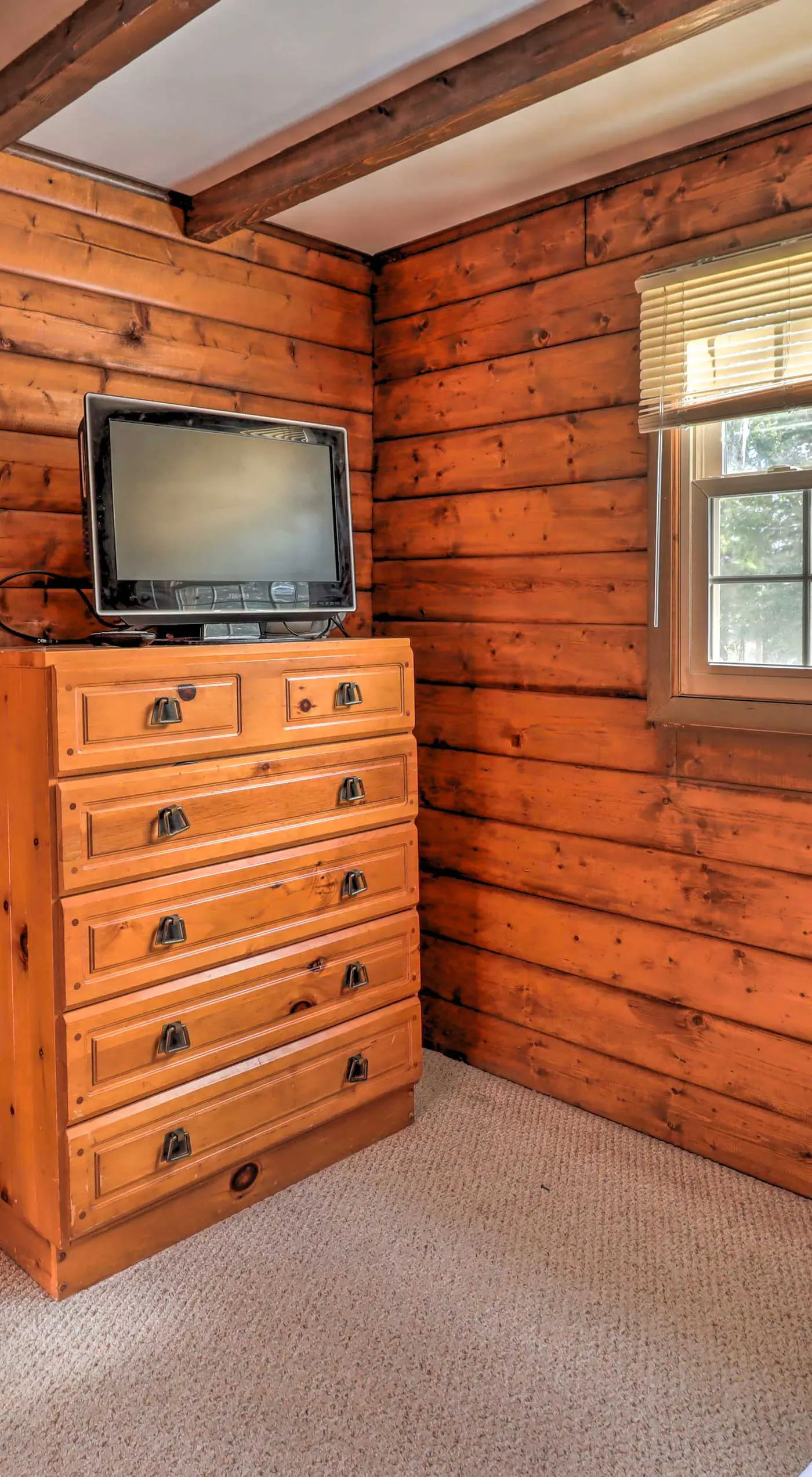 3 Mi to Slopes! Hot Tub Haven Near Lake Harmony