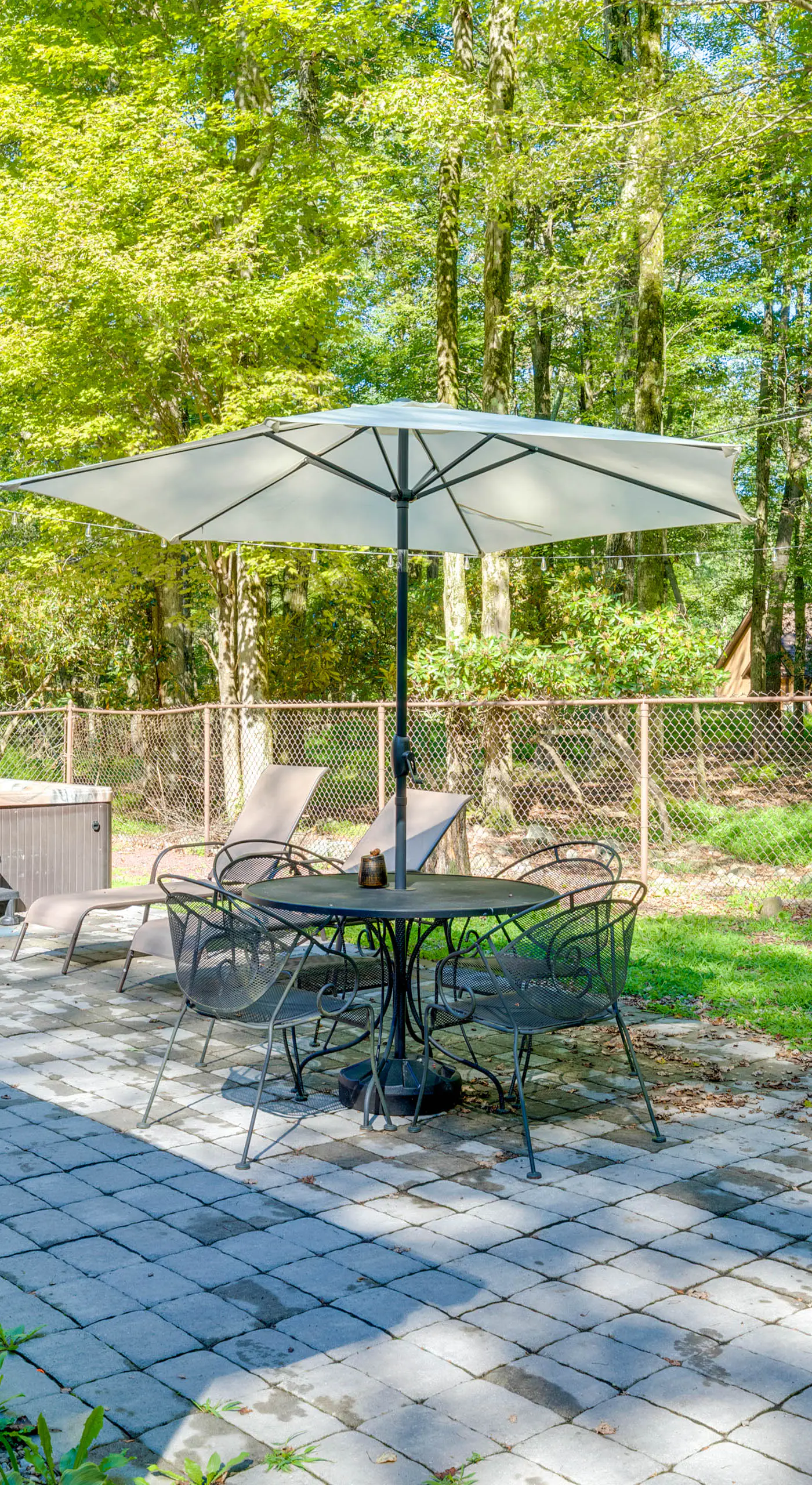 3 Mi to Slopes! Hot Tub Haven Near Lake Harmony