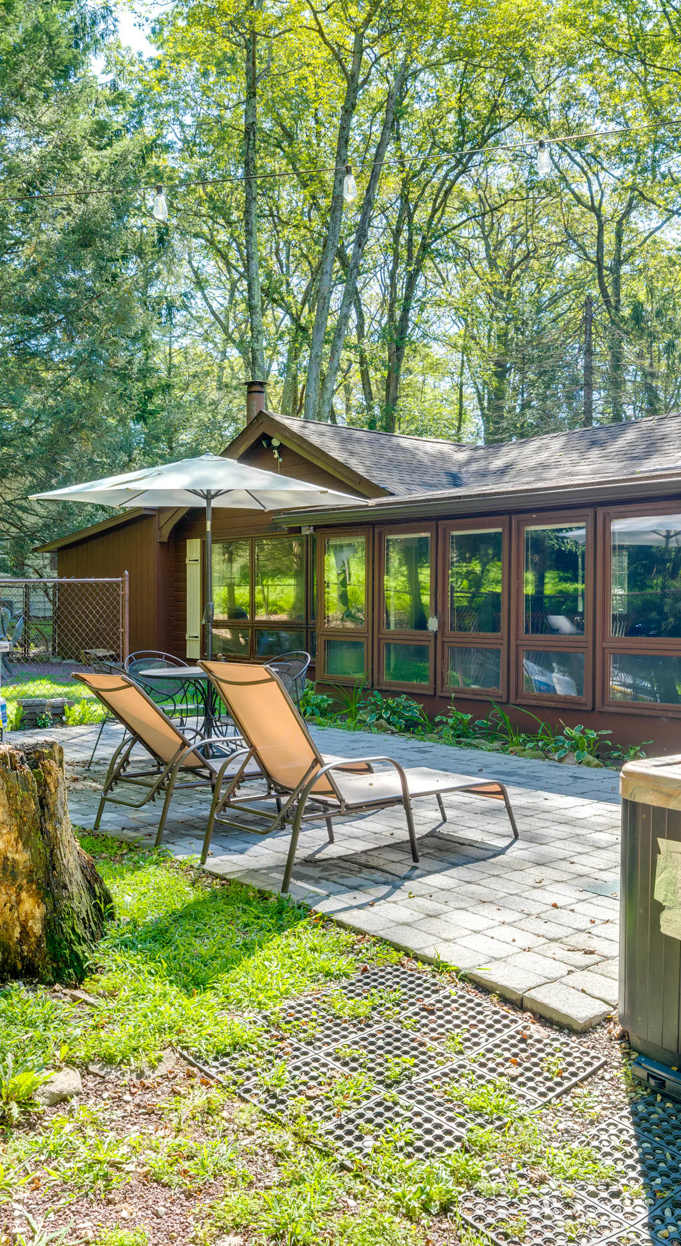 3 Mi to Slopes! Hot Tub Haven Near Lake Harmony