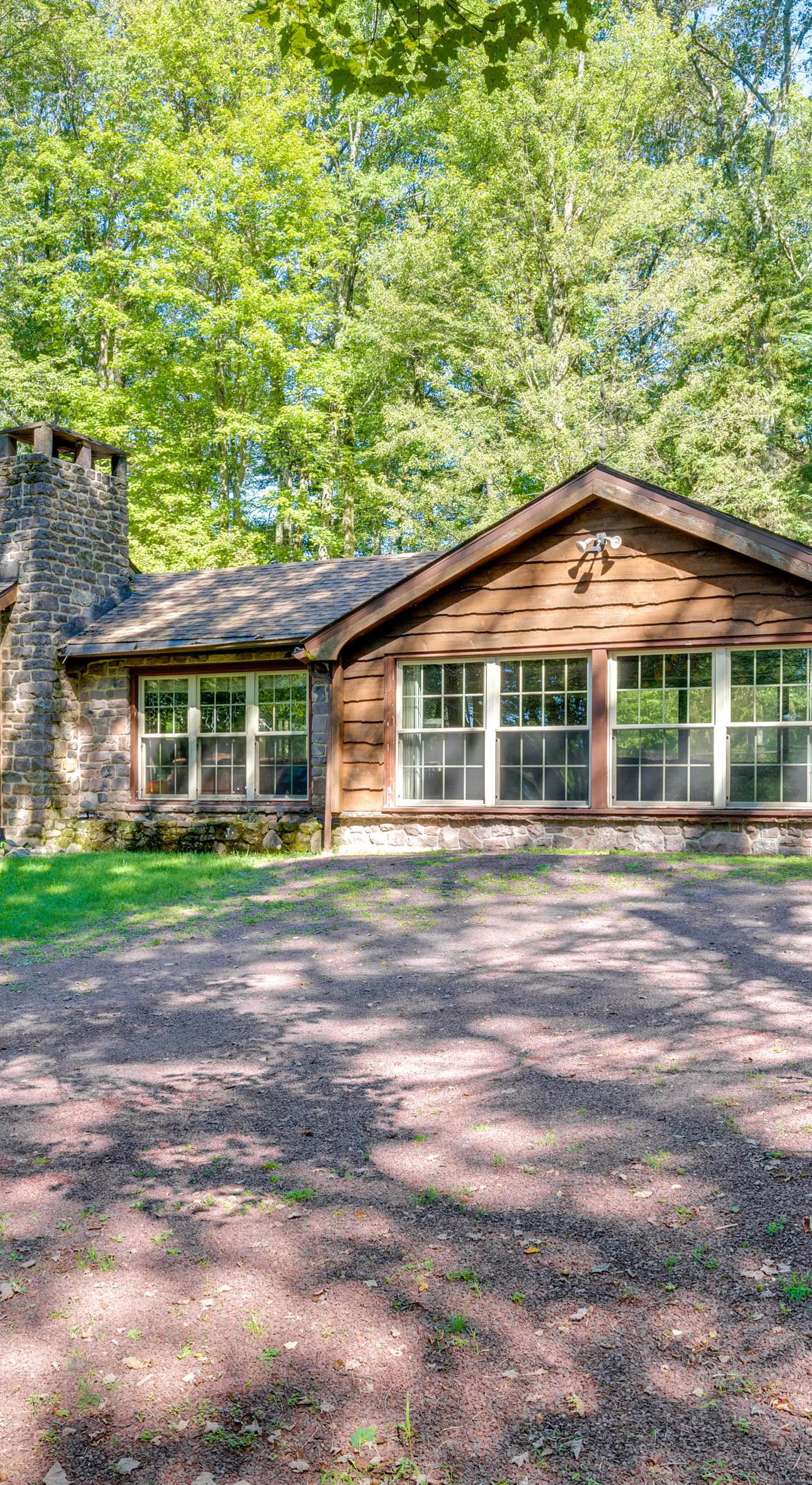 3 Mi to Slopes! Hot Tub Haven Near Lake Harmony