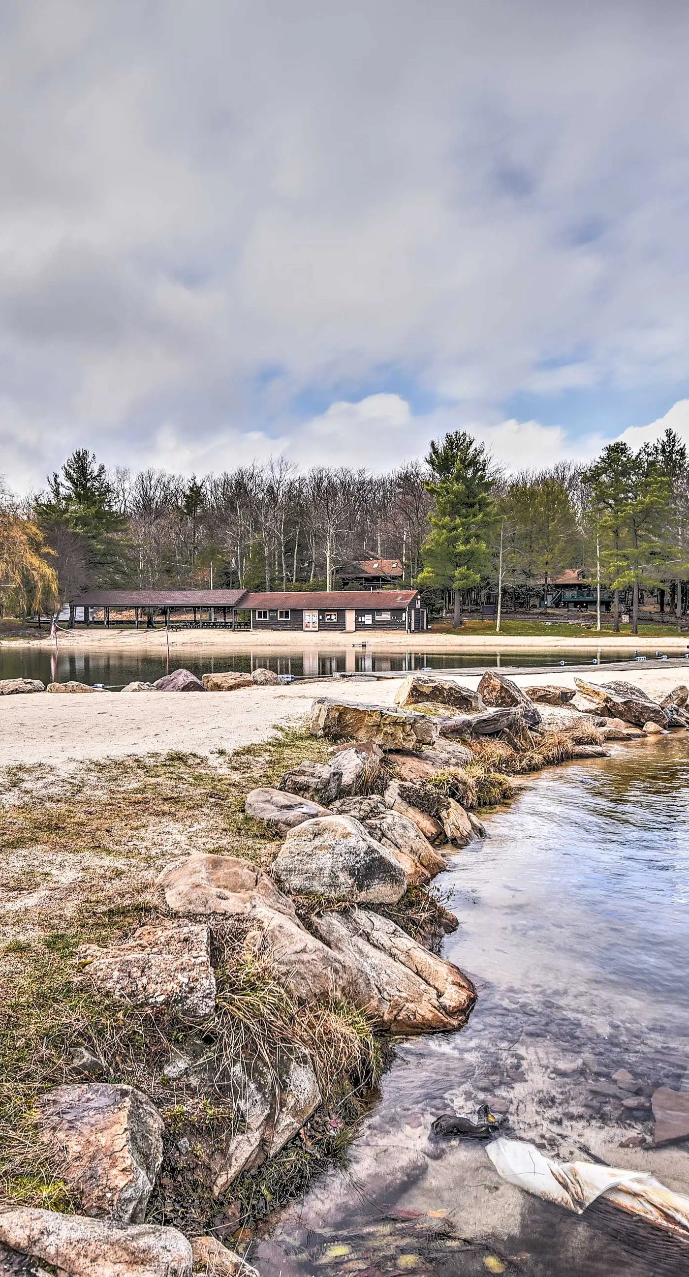 3 Mi to Slopes! Hot Tub Haven Near Lake Harmony