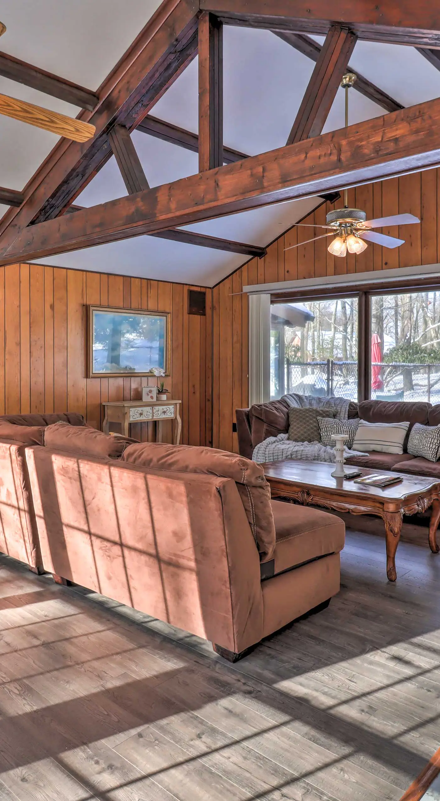3 Mi to Slopes! Hot Tub Haven Near Lake Harmony