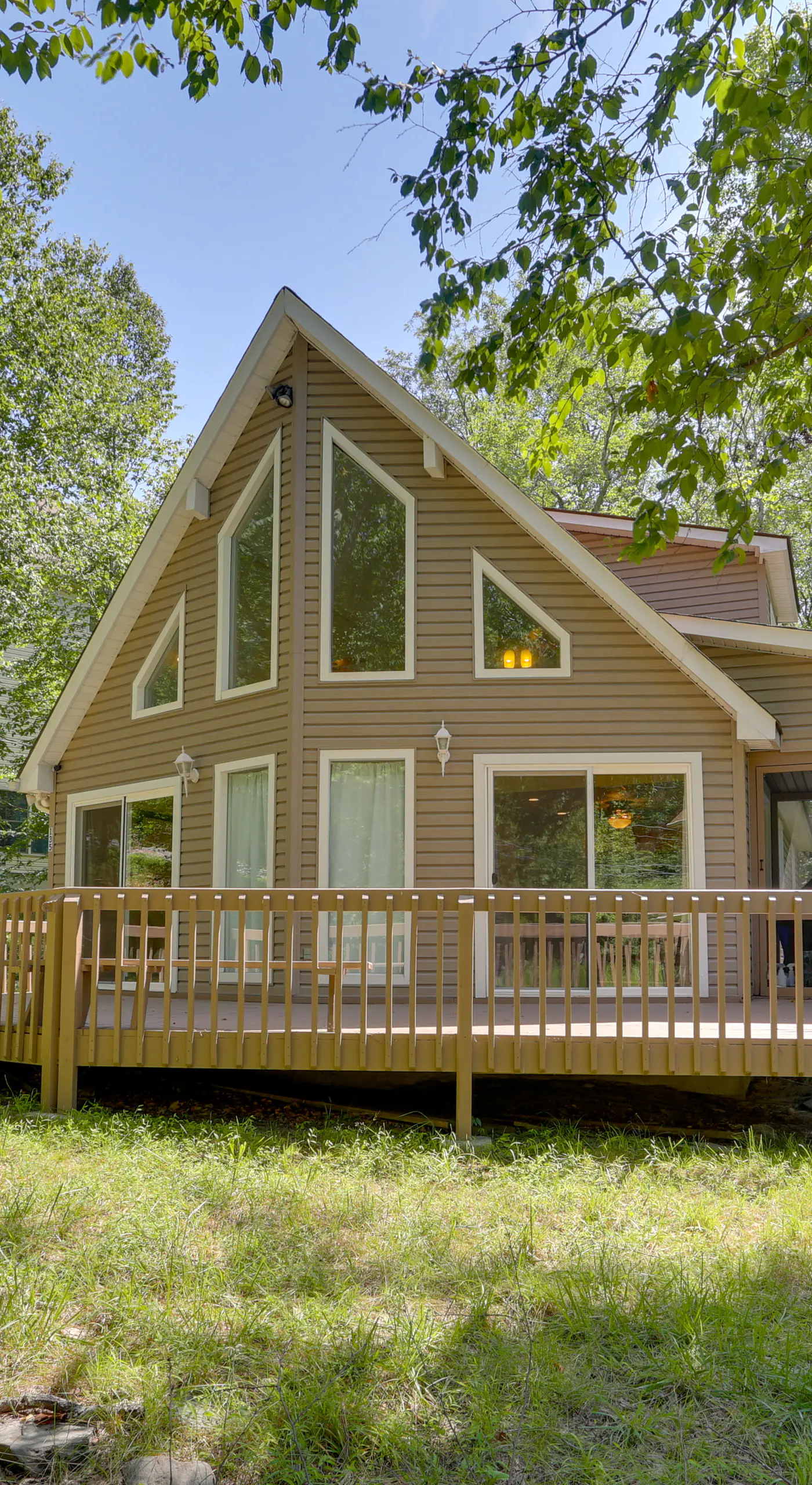 Pools, Hot Tub & More: Bushkill Mountain Getaway!