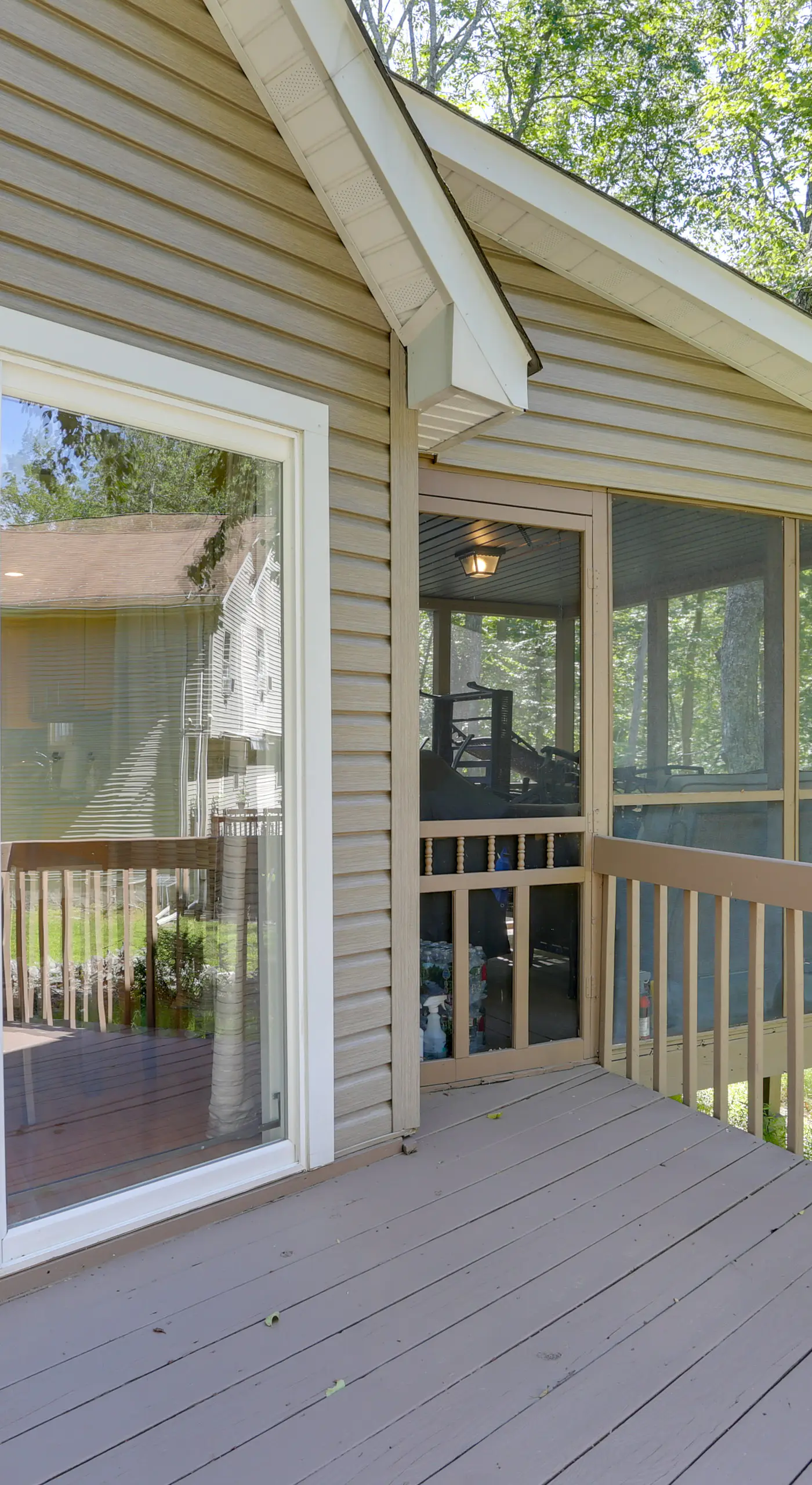 Pools, Hot Tub & More: Bushkill Mountain Getaway!