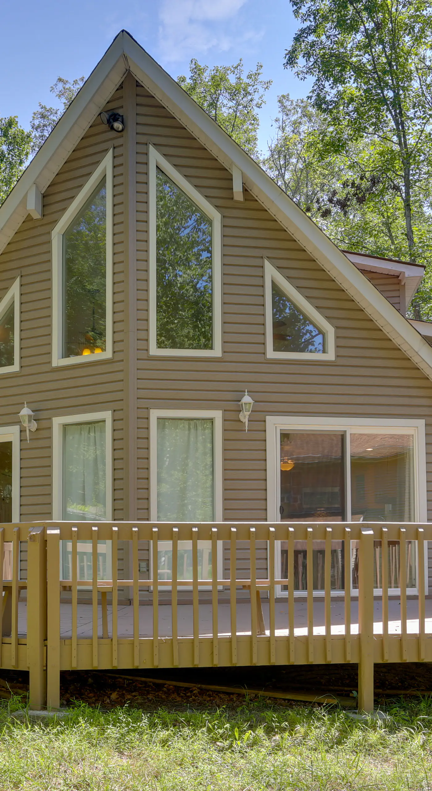 Pools, Hot Tub & More: Bushkill Mountain Getaway!