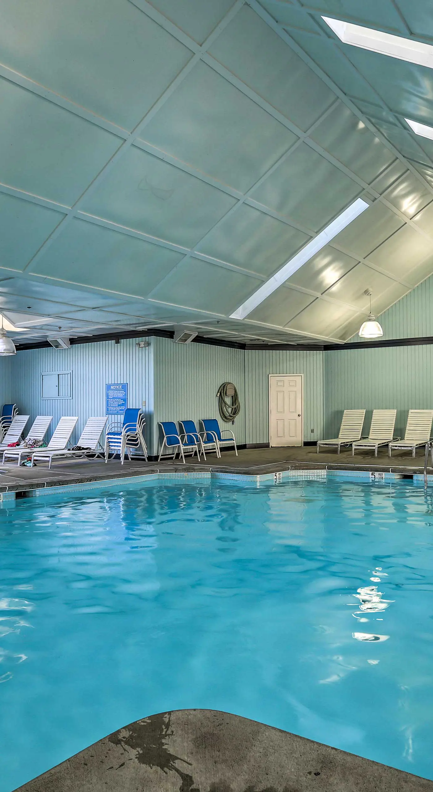 Pools, Hot Tub & More: Bushkill Mountain Getaway!
