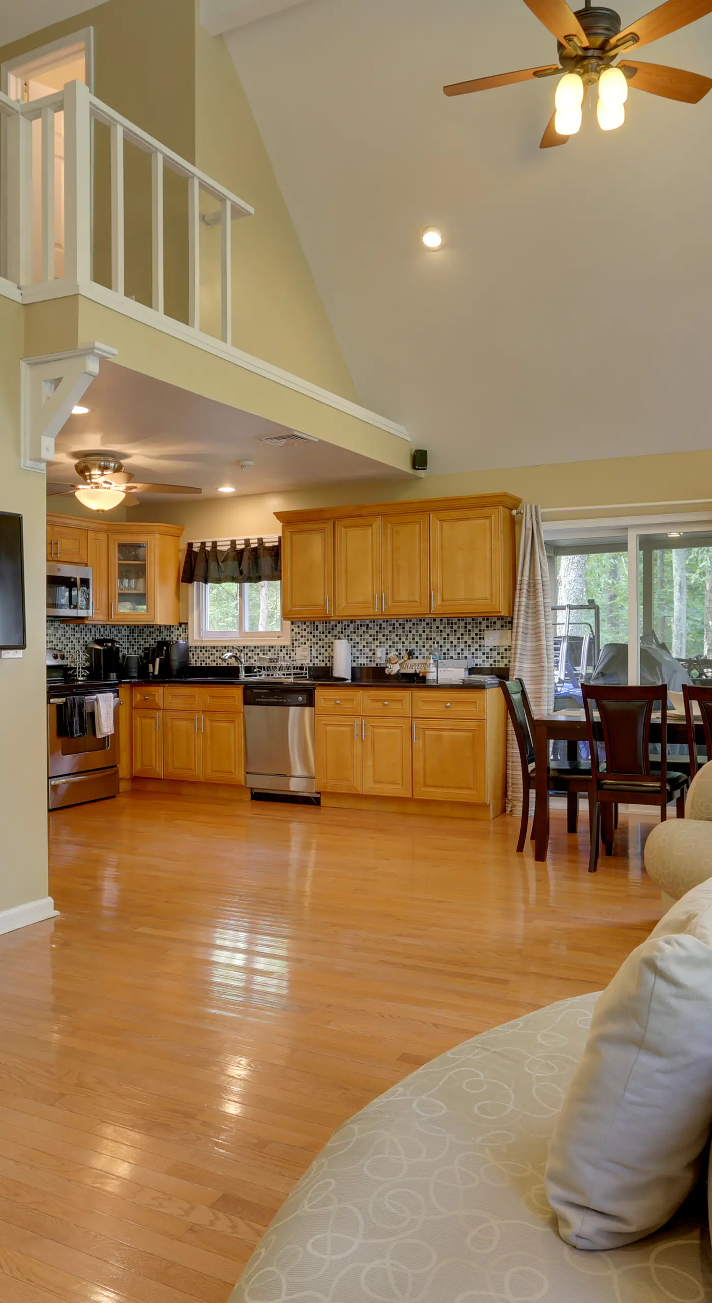 Pools, Hot Tub & More: Bushkill Mountain Getaway!