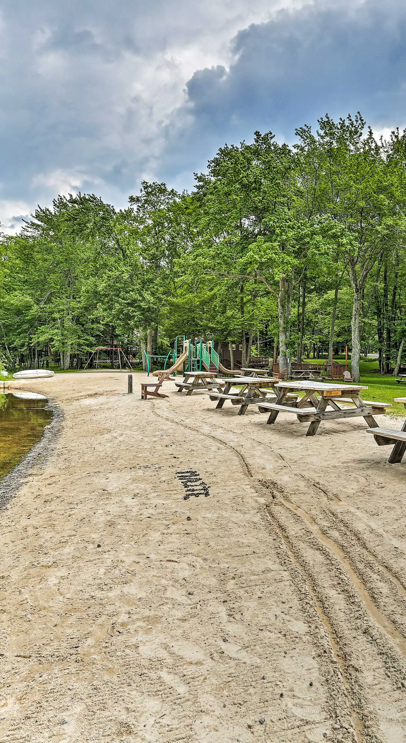 Pocono Mountain Home w/ 3 Community Lakes!