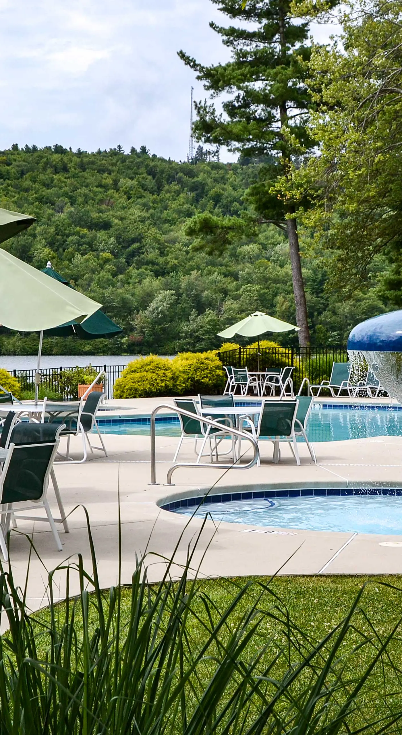 1 Mi to Big Boulder: Lakefront Unit w/ Pool Access