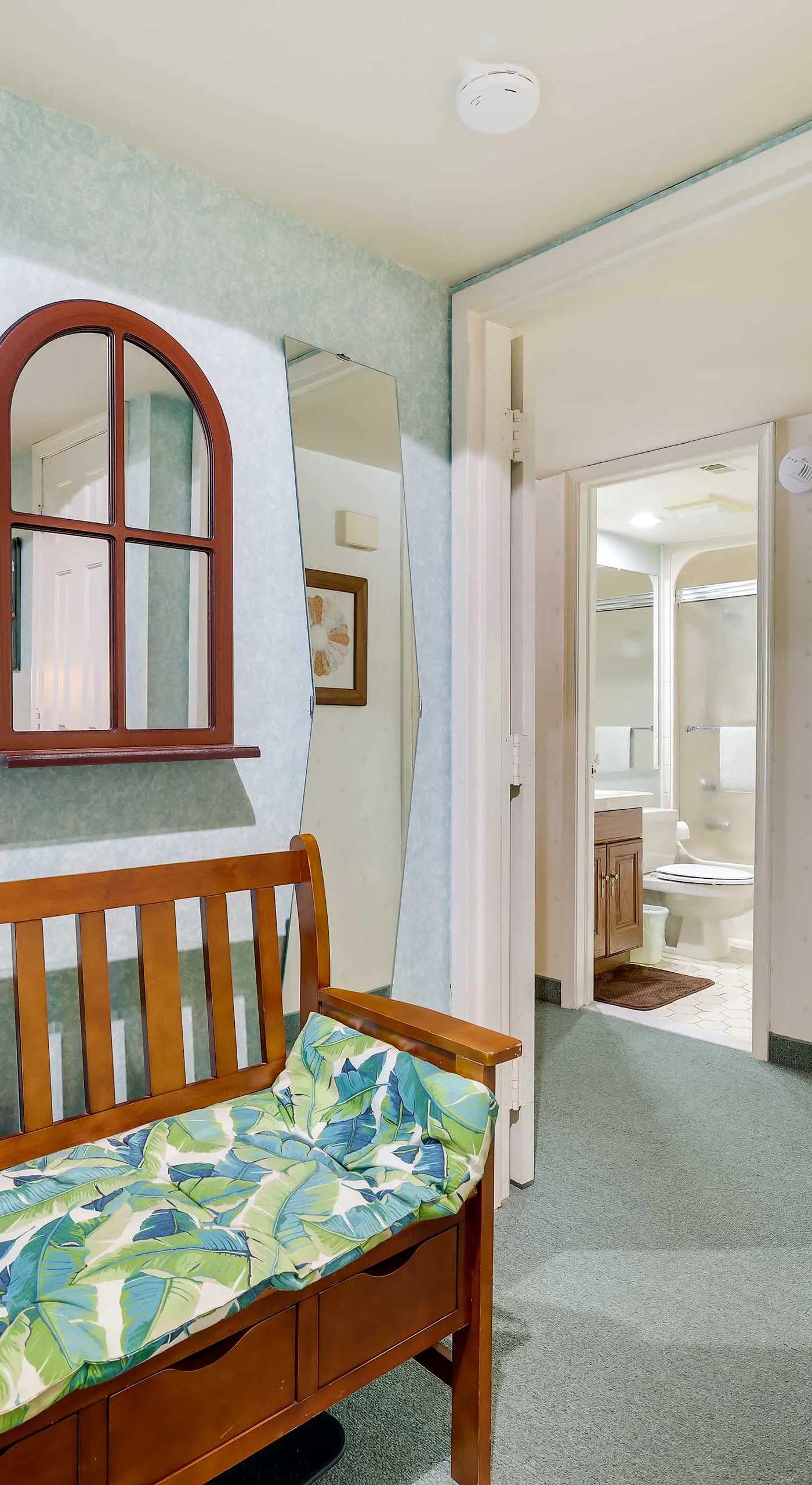 1 Mi to Big Boulder: Lakefront Unit w/ Pool Access