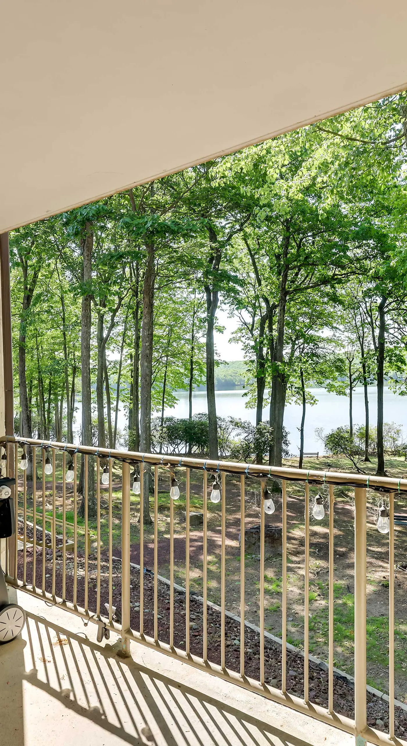 1 Mi to Big Boulder: Lakefront Unit w/ Pool Access