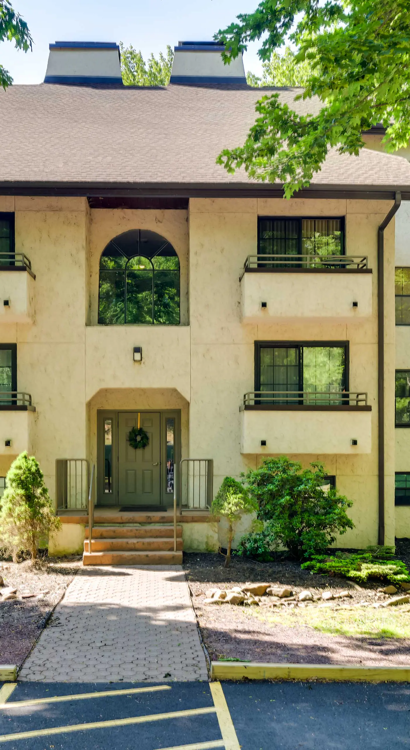 1 Mi to Big Boulder: Lakefront Unit w/ Pool Access