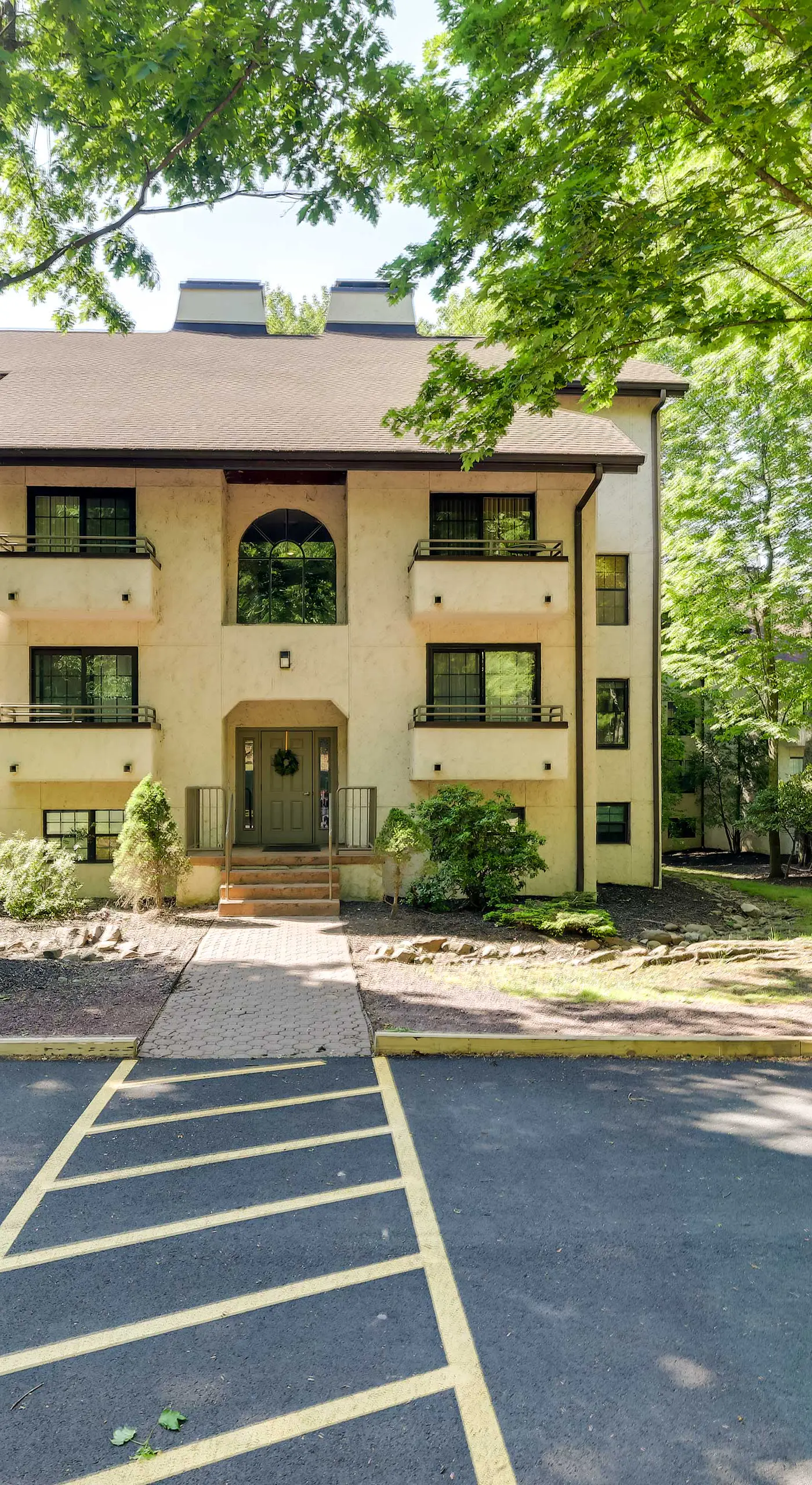 1 Mi to Big Boulder: Lakefront Unit w/ Pool Access
