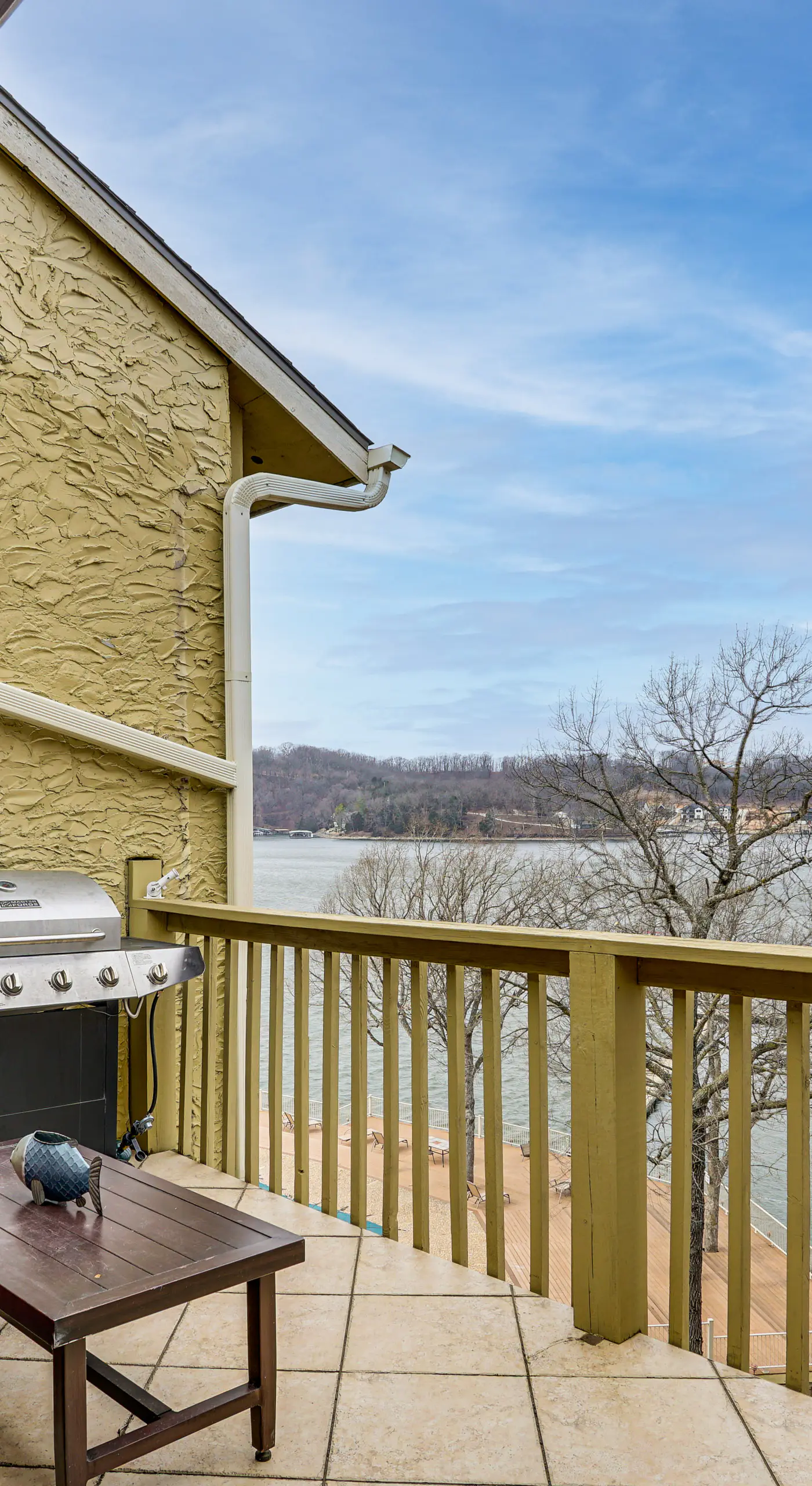 180 Main Channel View! Poolside Apt in Osage Beach