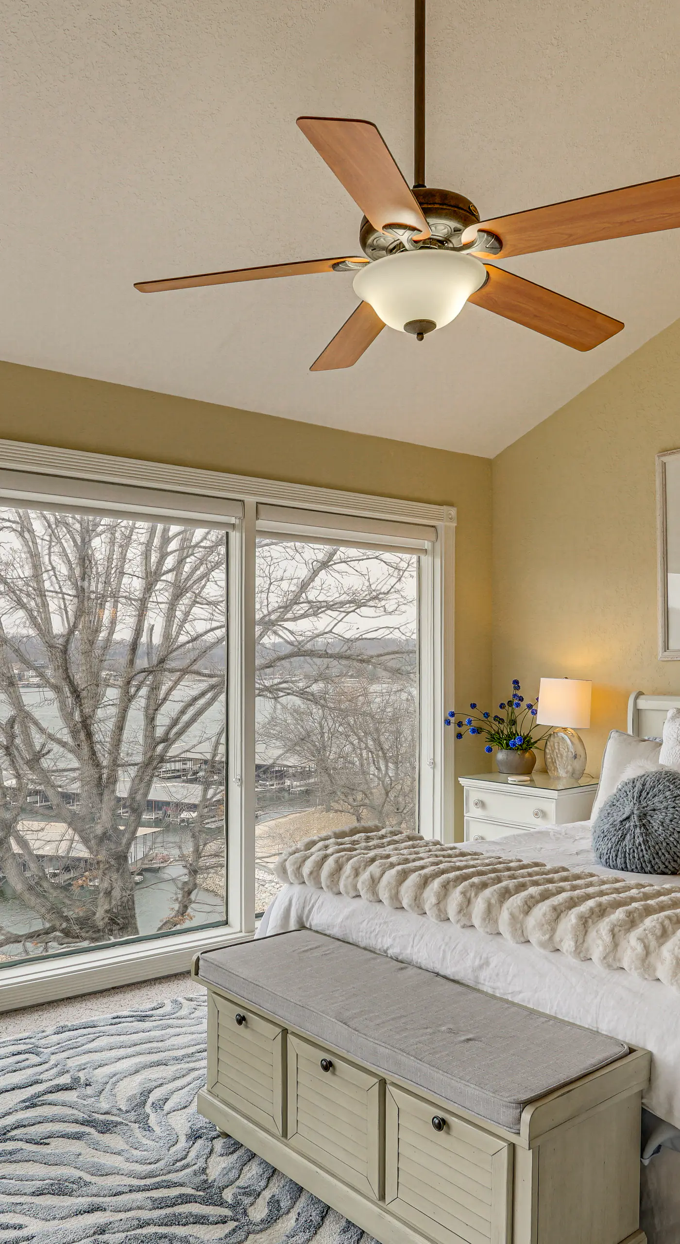 180 Main Channel View! Poolside Apt in Osage Beach