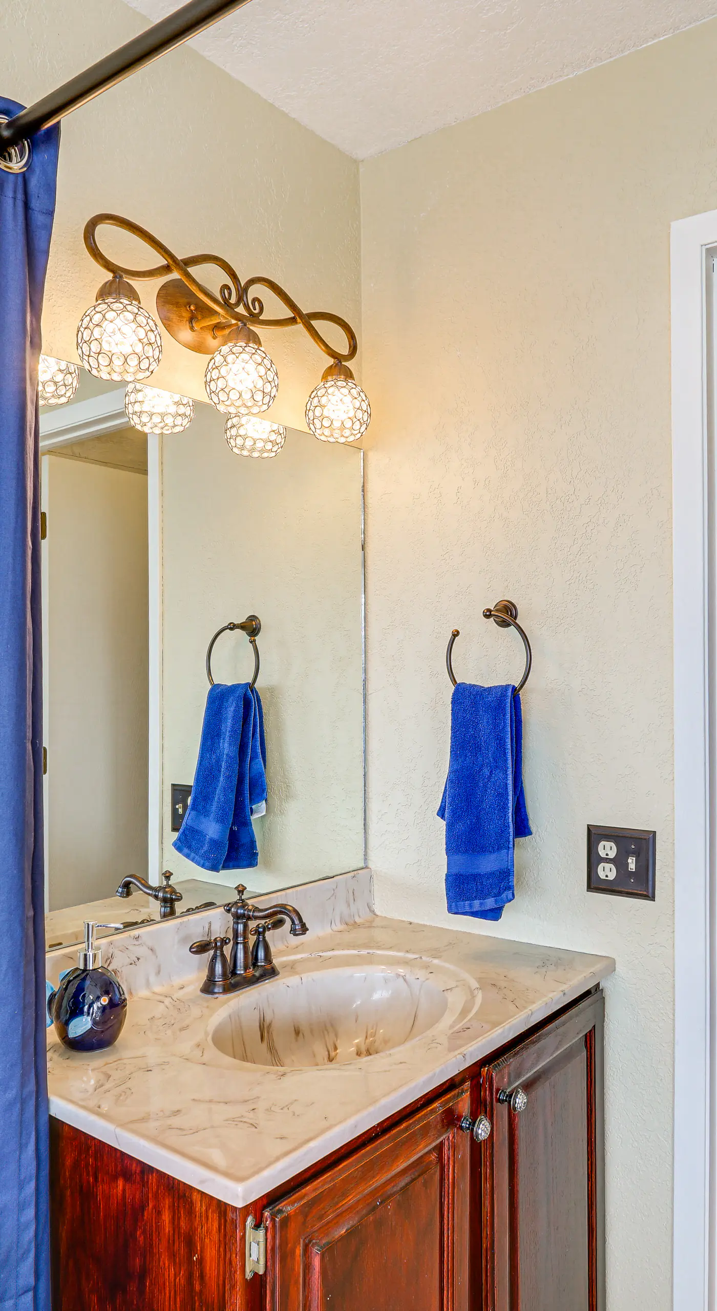 180 Main Channel View! Poolside Apt in Osage Beach
